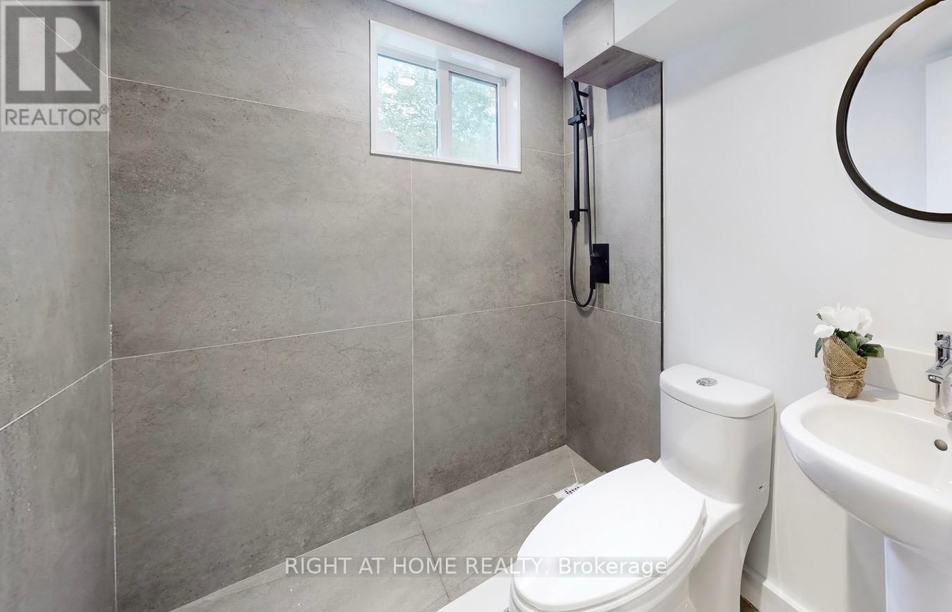 












136 SANTA BARBARA ROAD

,
Toronto (Willowdale West),




Ontario
M2N2C5

