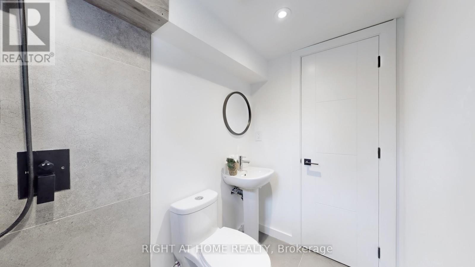 












136 SANTA BARBARA ROAD

,
Toronto (Willowdale West),




Ontario
M2N2C5

