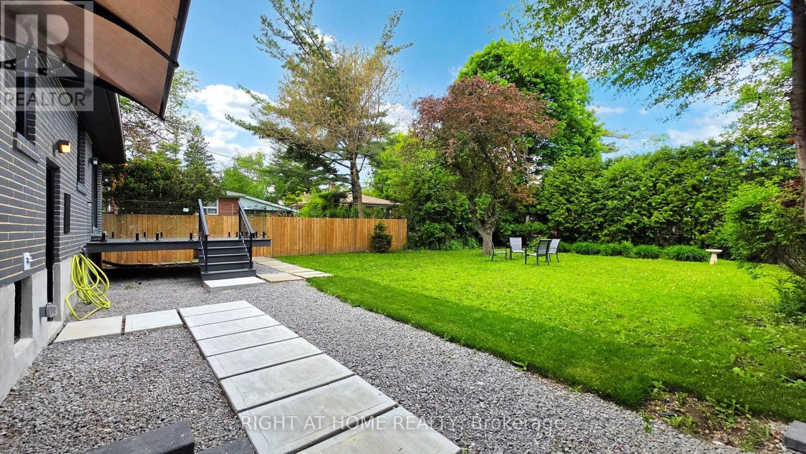 












136 SANTA BARBARA ROAD

,
Toronto (Willowdale West),




Ontario
M2N2C5

