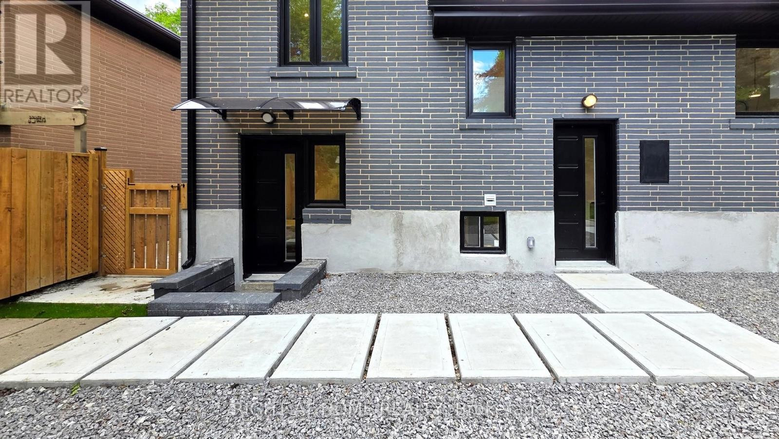 












136 SANTA BARBARA ROAD

,
Toronto (Willowdale West),




Ontario
M2N2C5

