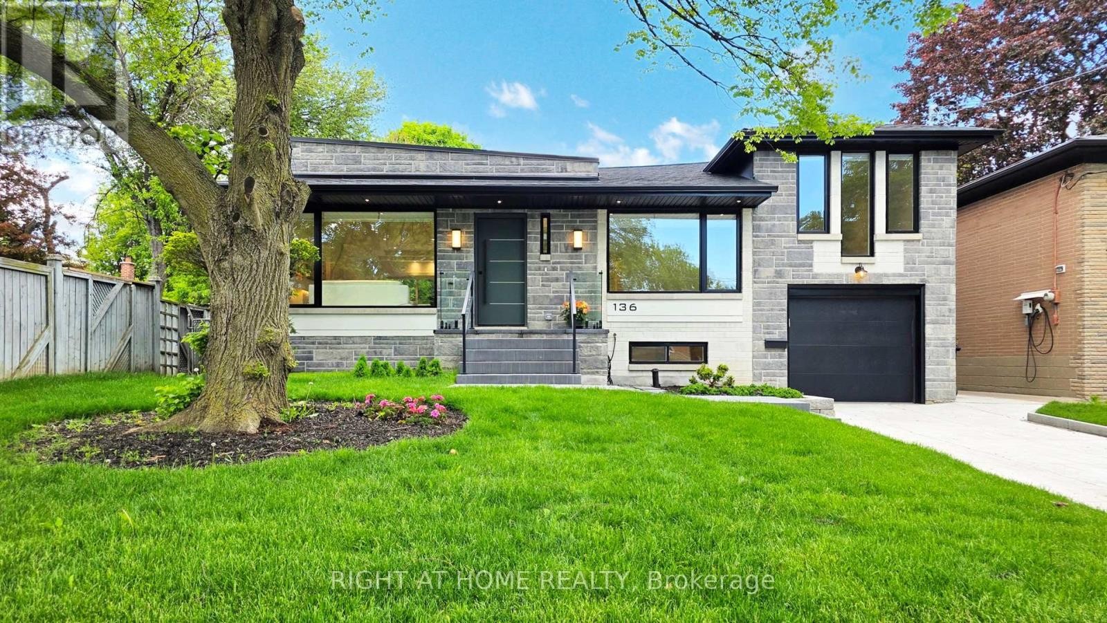 












136 SANTA BARBARA ROAD

,
Toronto (Willowdale West),




Ontario
M2N2C5

