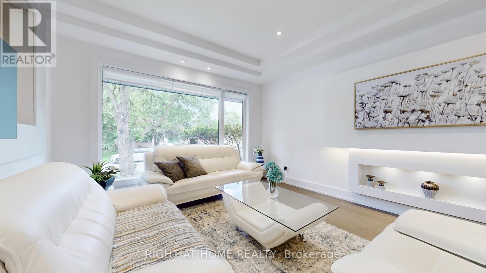 












136 SANTA BARBARA ROAD

,
Toronto (Willowdale West),




Ontario
M2N2C5

