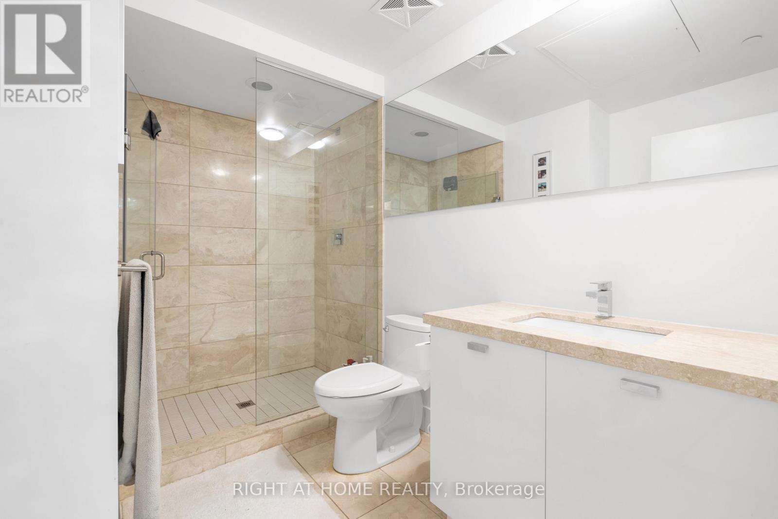 












TH 101 - 32 DAVENPORT ROAD

,
Toronto (Annex),




Ontario
M5R1H3

