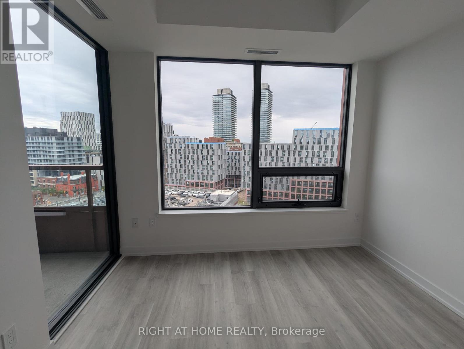 












PH 14 - 28 EASTERN AVENUE

,
Toronto (Moss Park),




Ontario
M5A0Y2


