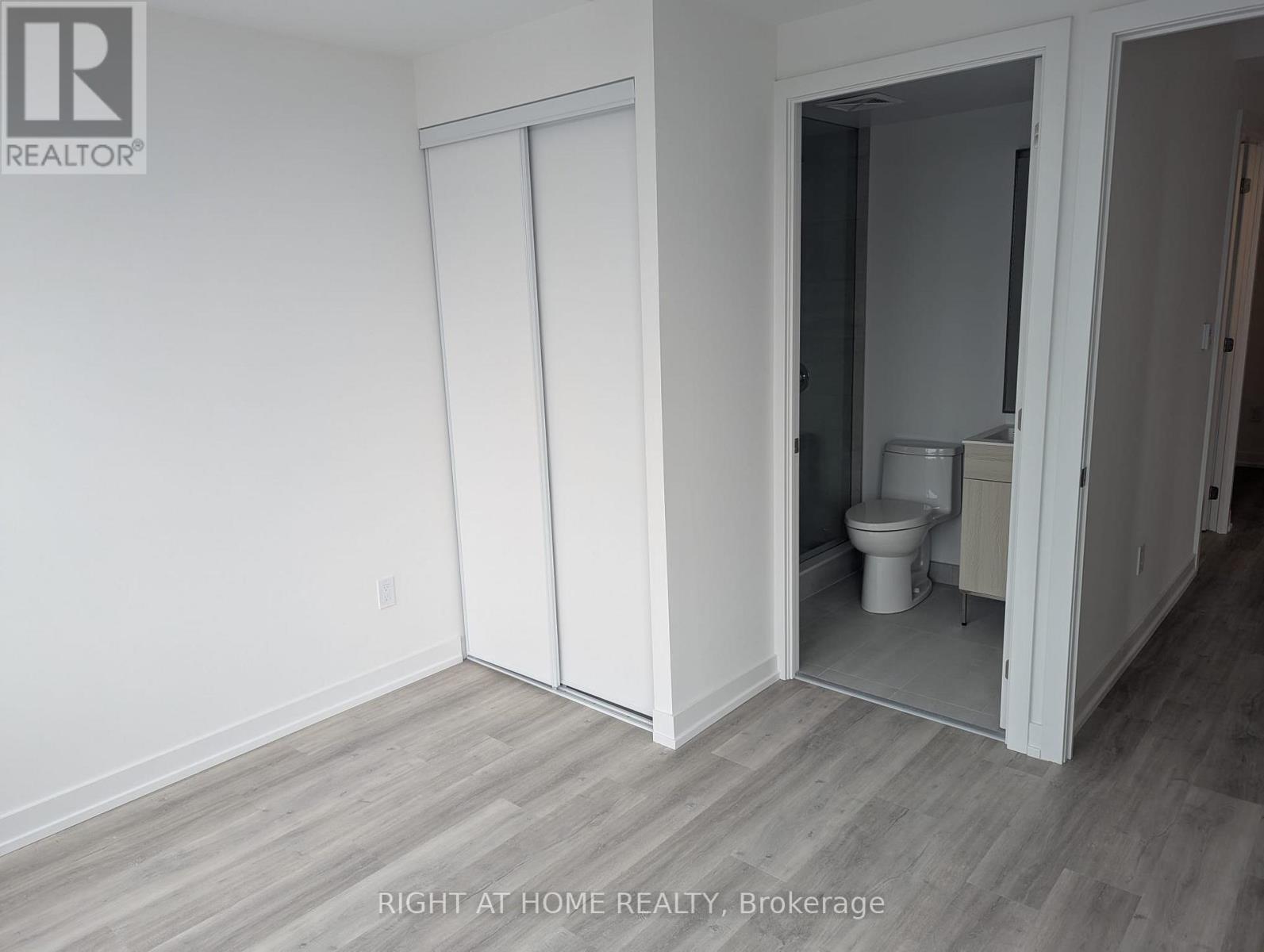 












PH 14 - 28 EASTERN AVENUE

,
Toronto (Moss Park),




Ontario
M5A0Y2

