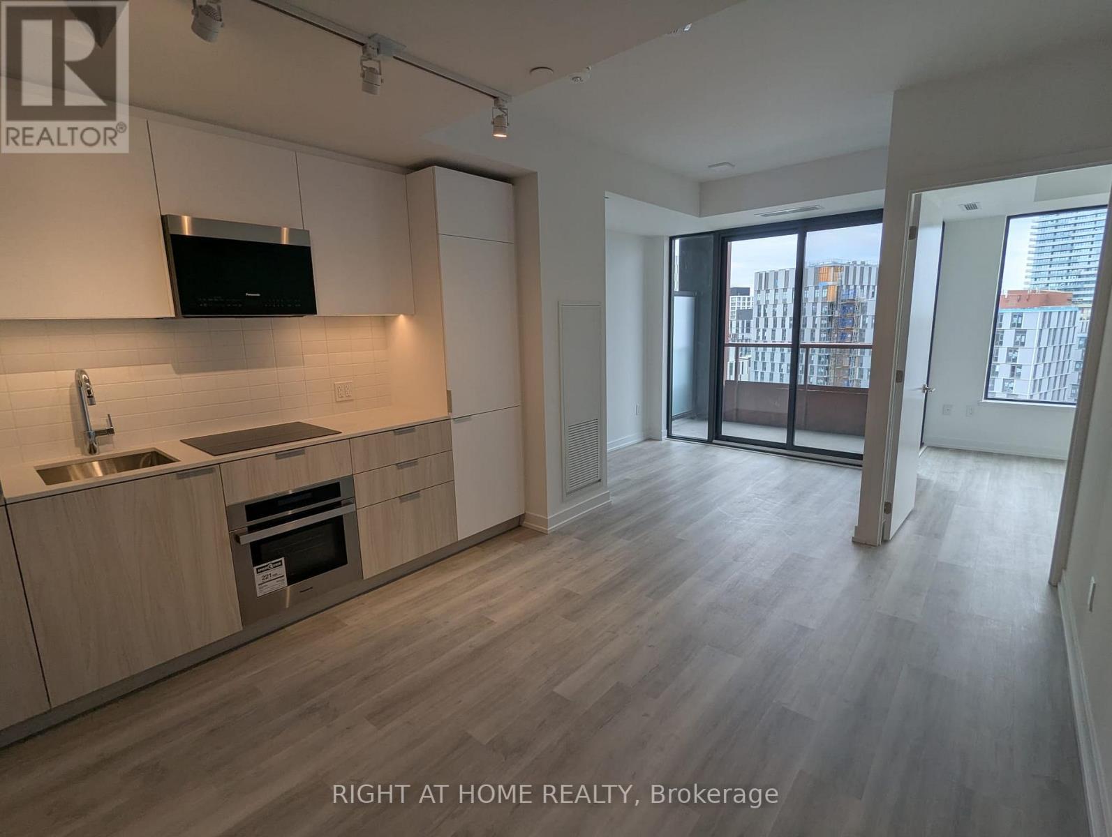 












PH 14 - 28 EASTERN AVENUE

,
Toronto (Moss Park),




Ontario
M5A0Y2

