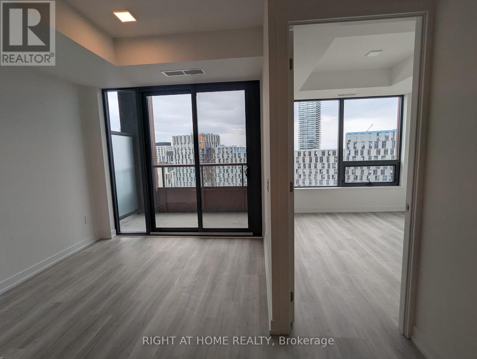 












PH 14 - 28 EASTERN AVENUE

,
Toronto (Moss Park),




Ontario
M5A0Y2

