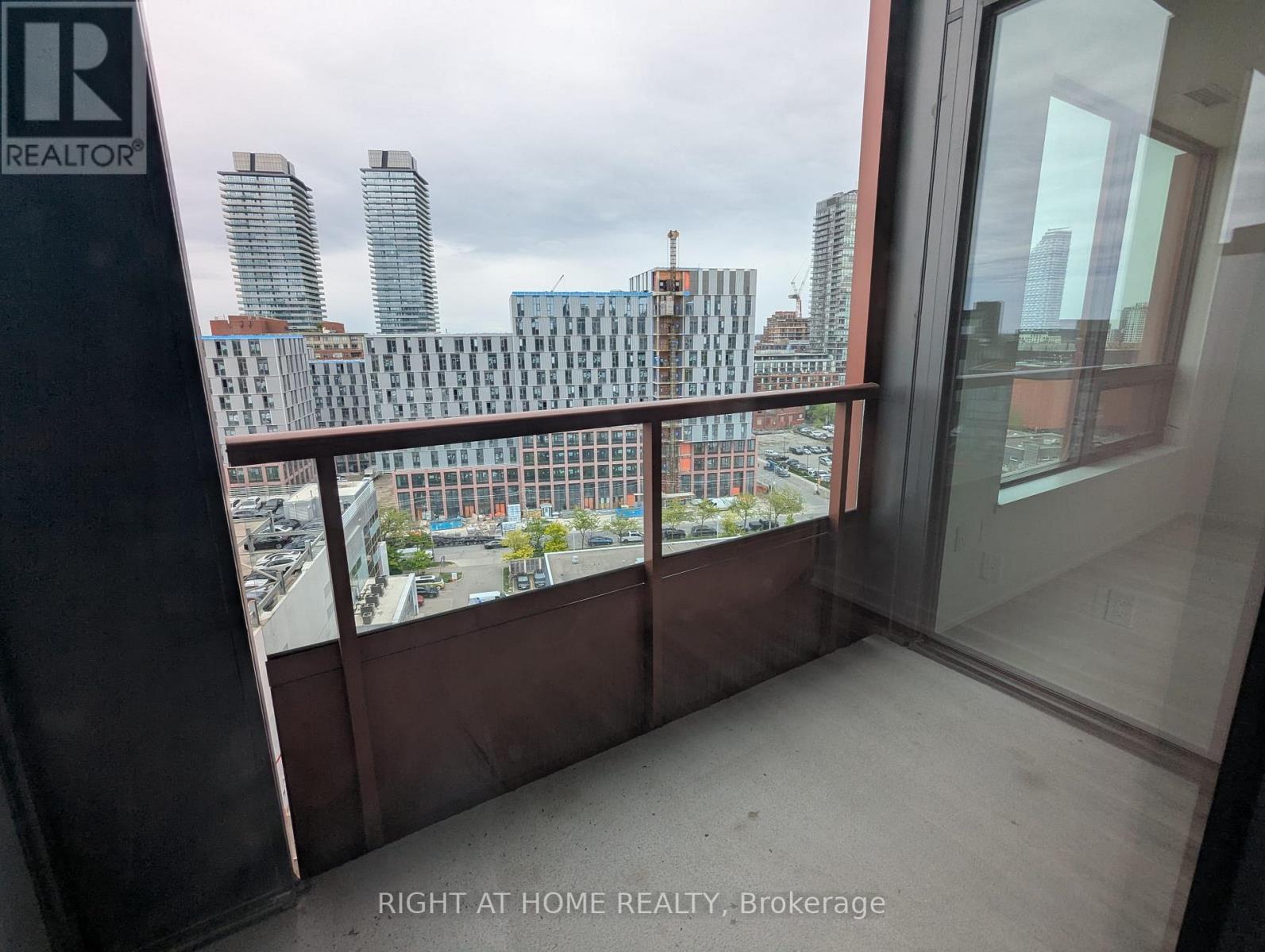 












PH 14 - 28 EASTERN AVENUE

,
Toronto (Moss Park),




Ontario
M5A0Y2

