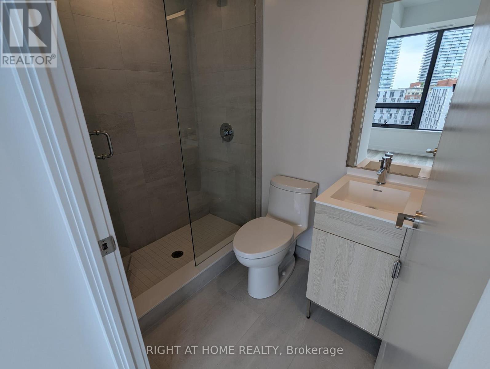 












PH 14 - 28 EASTERN AVENUE

,
Toronto (Moss Park),




Ontario
M5A0Y2

