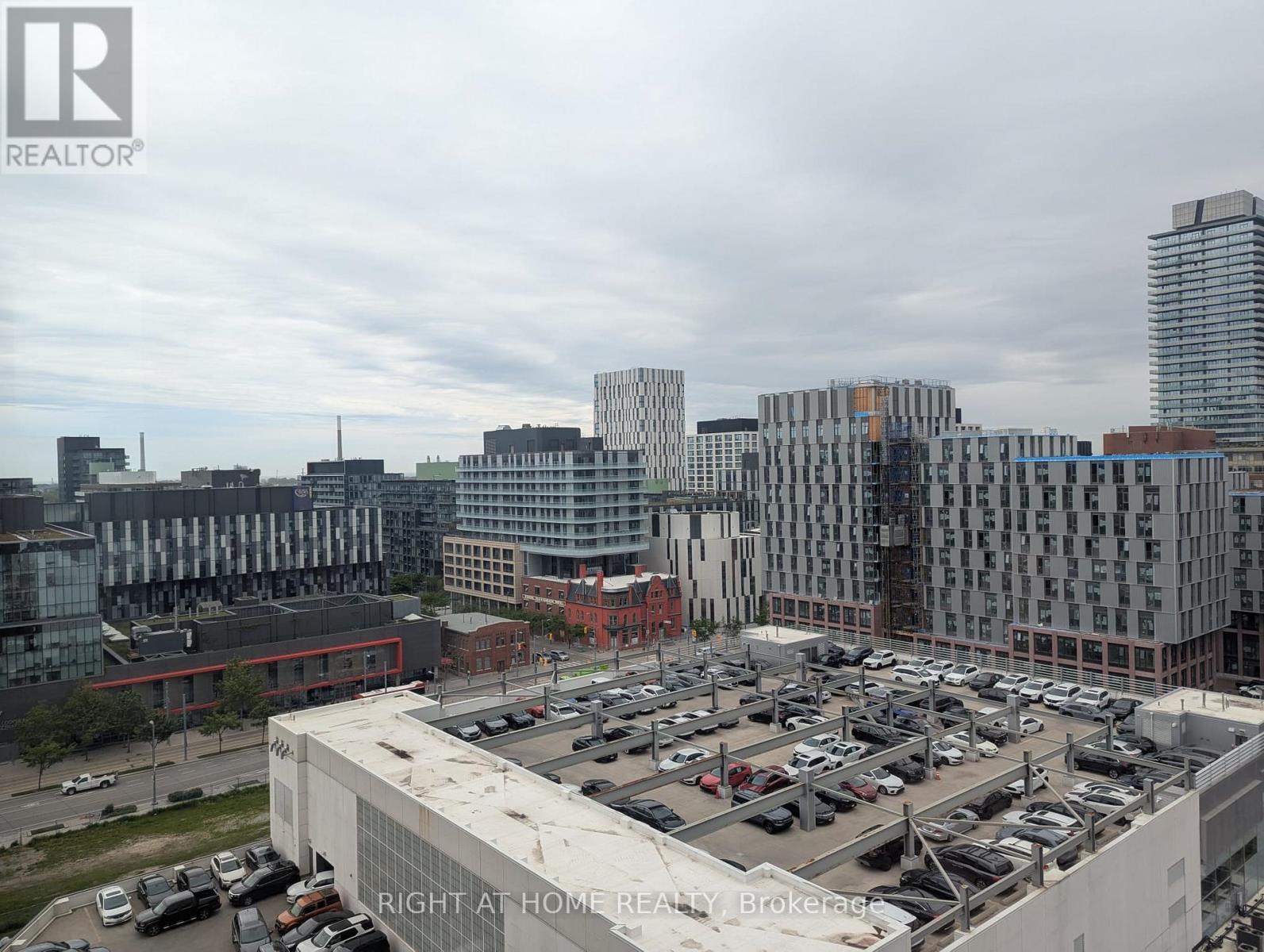 












PH 14 - 28 EASTERN AVENUE

,
Toronto (Moss Park),




Ontario
M5A0Y2

