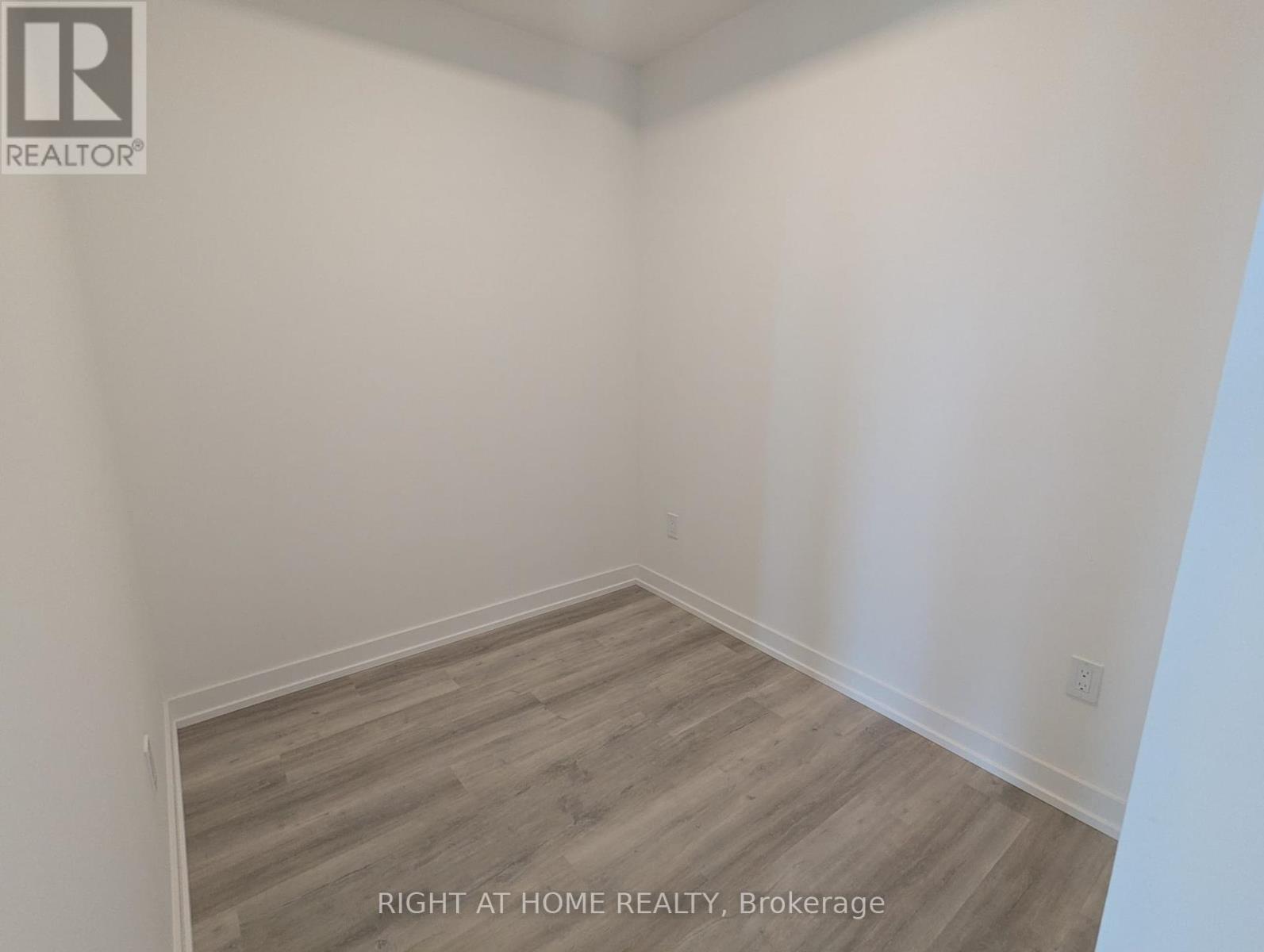 












PH 14 - 28 EASTERN AVENUE

,
Toronto (Moss Park),




Ontario
M5A0Y2

