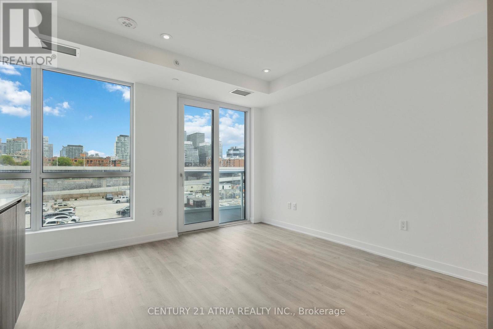 












302 - 15 RICHARDSON STREET

,
Toronto (Waterfront Communities),




Ontario
M5A1B4

