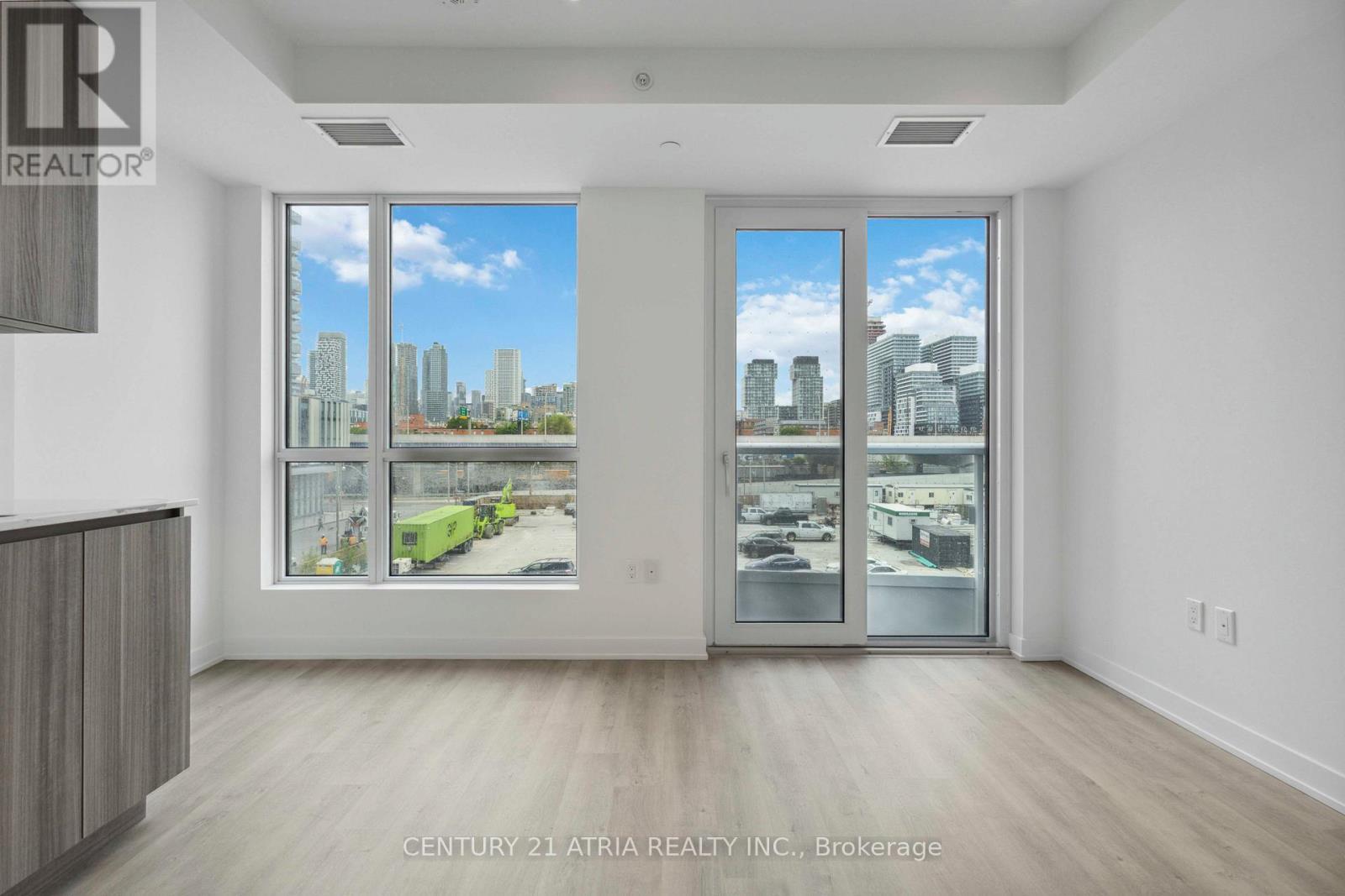 












302 - 15 RICHARDSON STREET

,
Toronto (Waterfront Communities),




Ontario
M5A1B4


