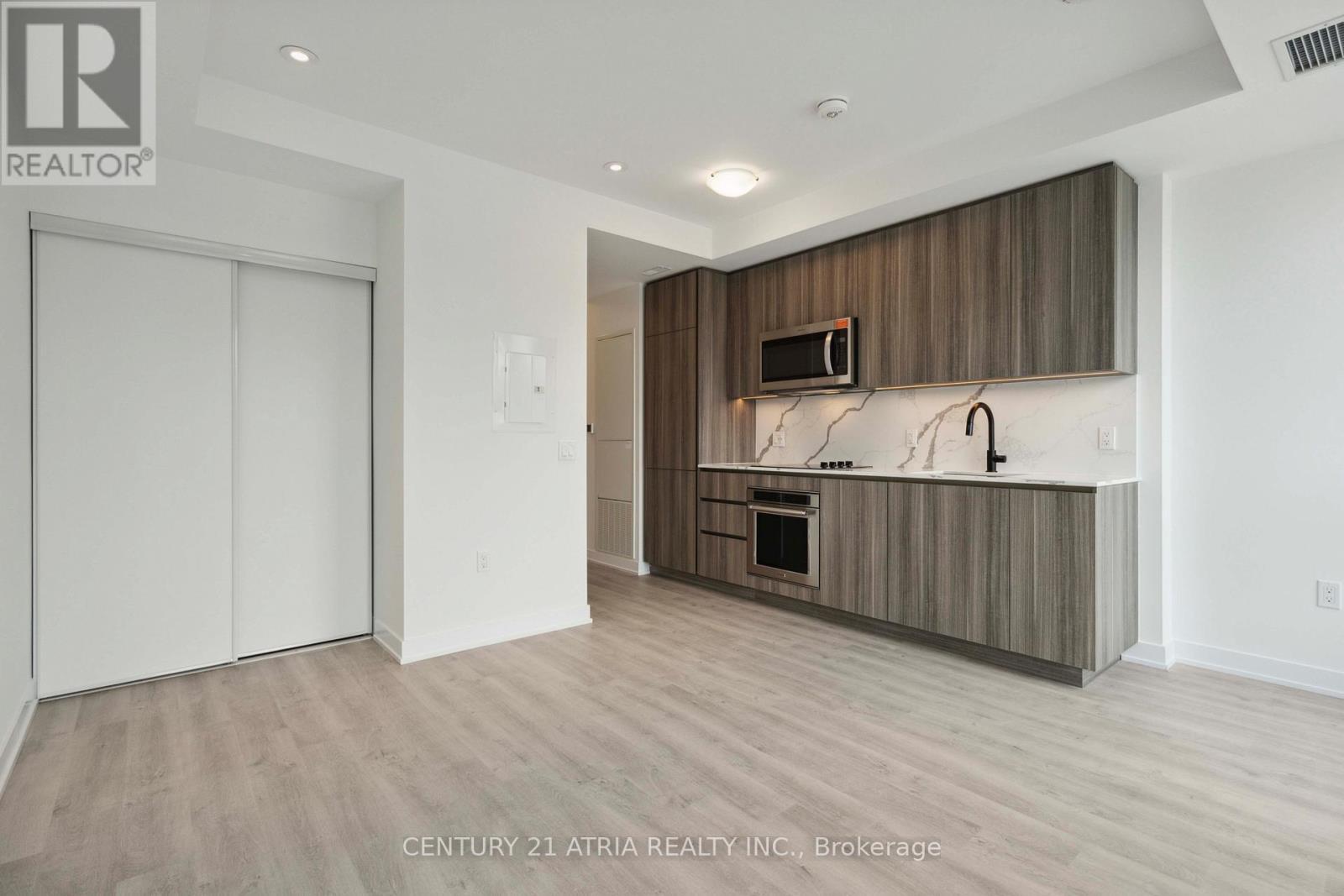 












302 - 15 RICHARDSON STREET

,
Toronto (Waterfront Communities),




Ontario
M5A1B4

