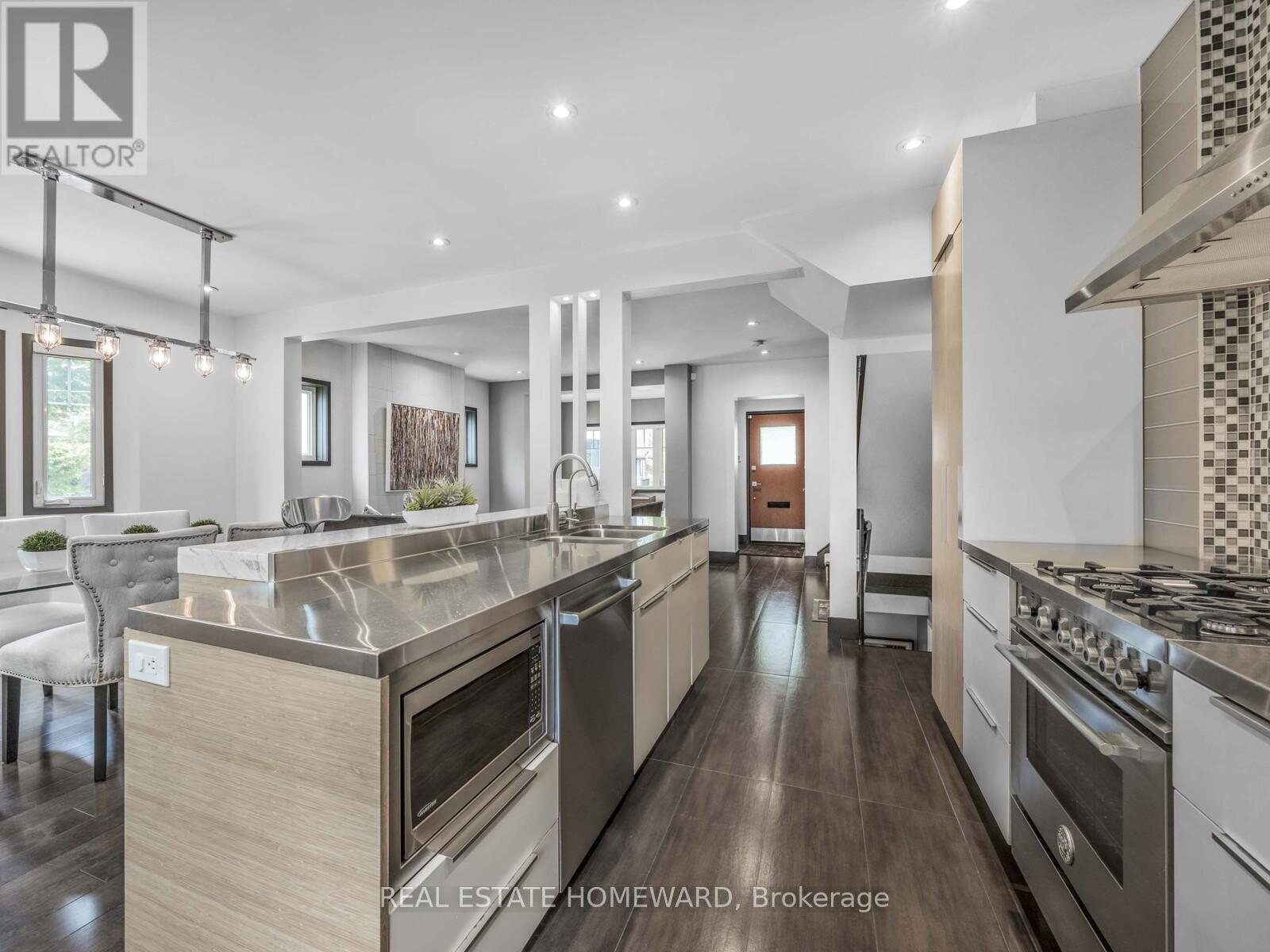 












258 ST CLEMENTS AVENUE

,
Toronto (Yonge-Eglinton),




Ontario
M5R1H5

