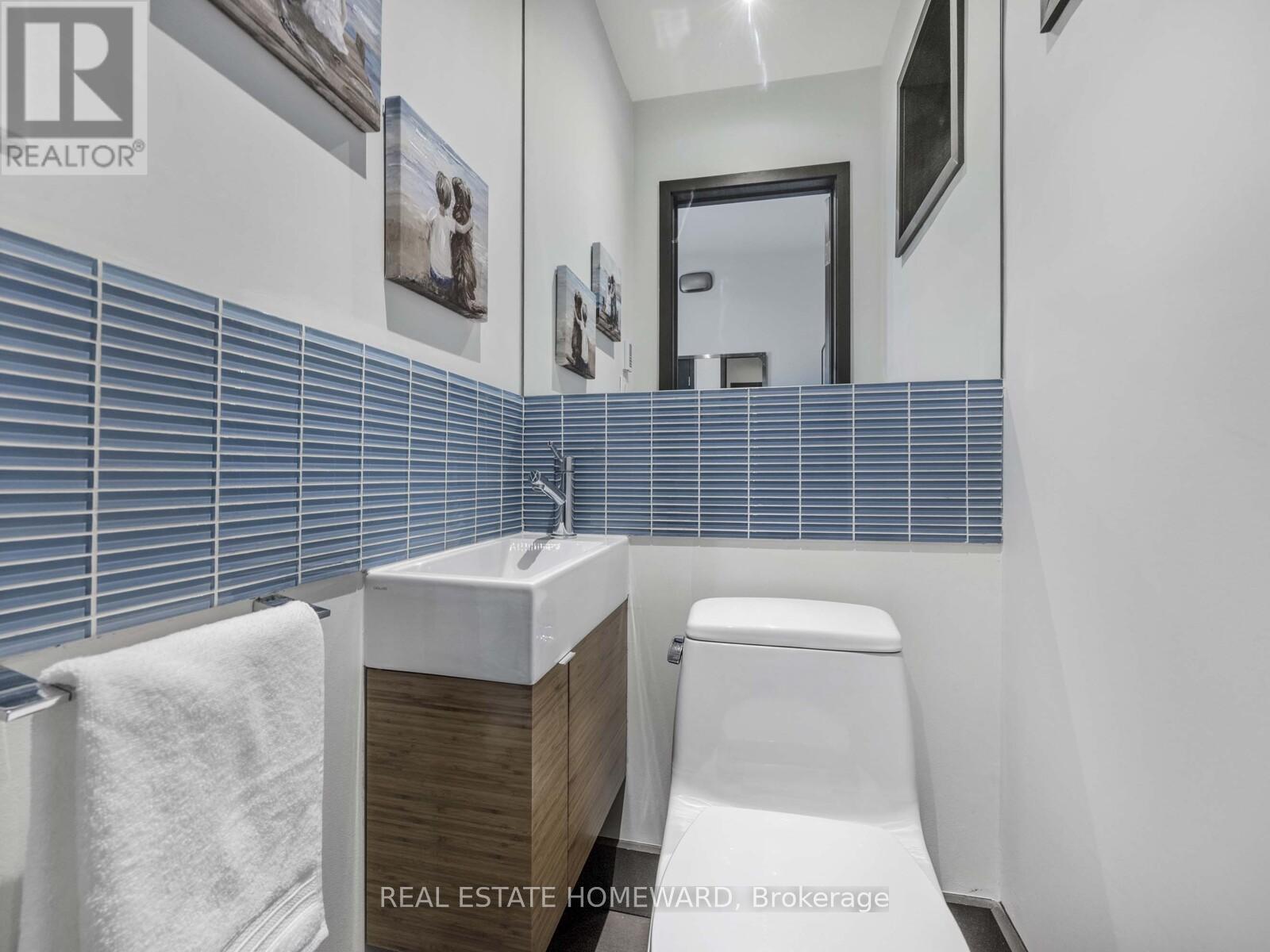 












258 ST CLEMENTS AVENUE

,
Toronto (Yonge-Eglinton),




Ontario
M5R1H5

