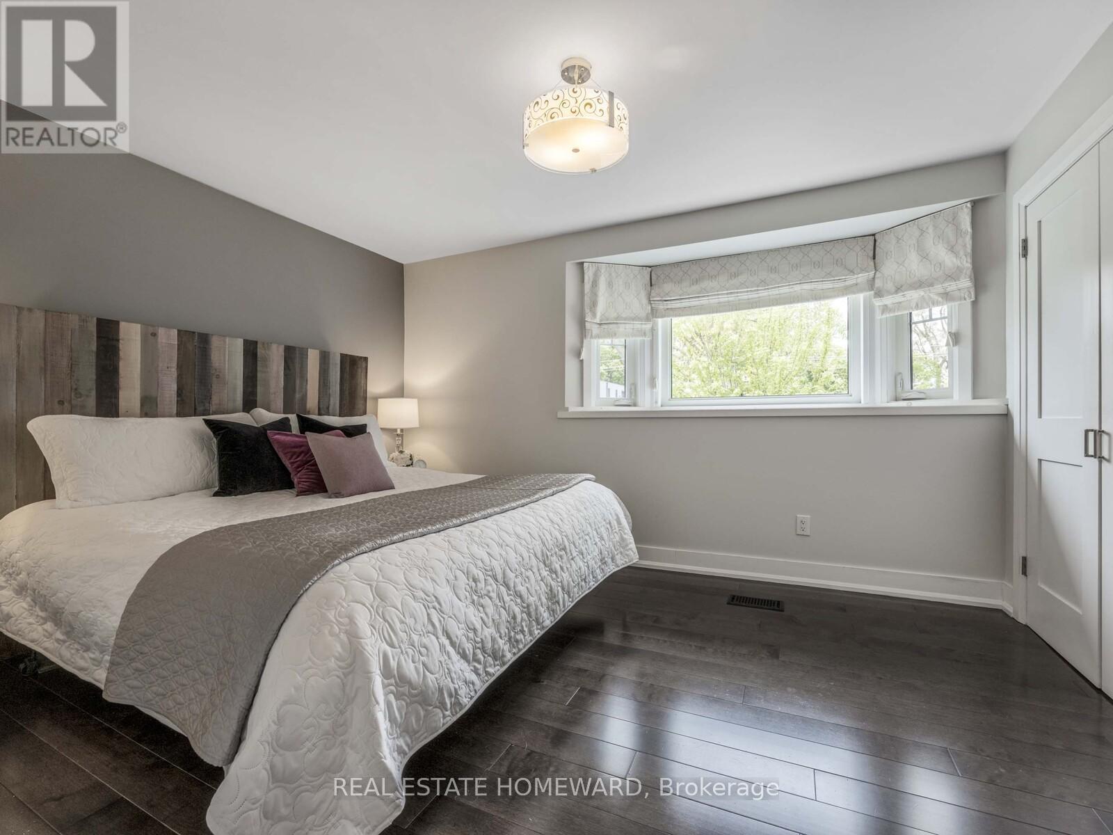












258 ST CLEMENTS AVENUE

,
Toronto (Yonge-Eglinton),




Ontario
M5R1H5

