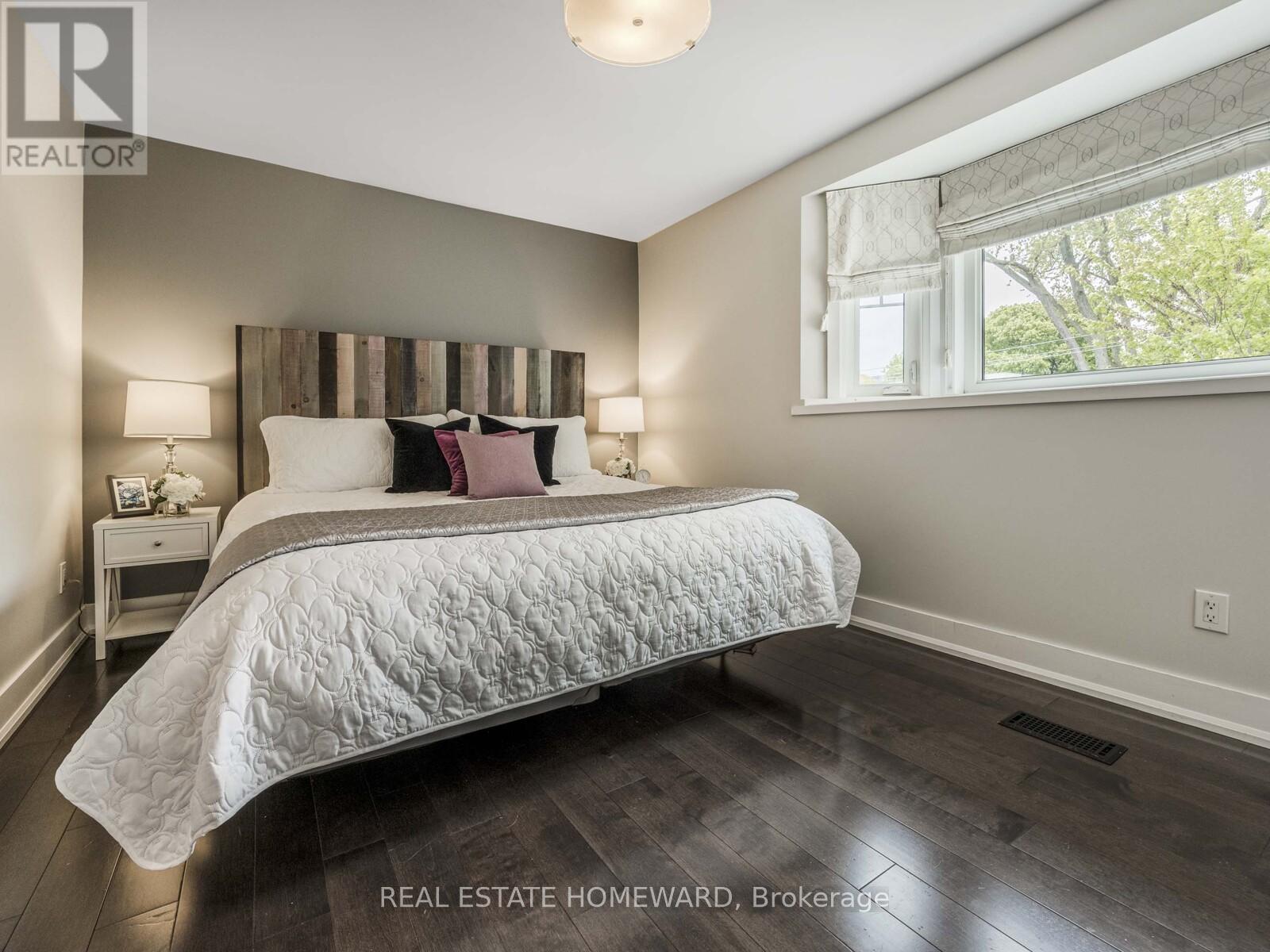 












258 ST CLEMENTS AVENUE

,
Toronto (Yonge-Eglinton),




Ontario
M5R1H5

