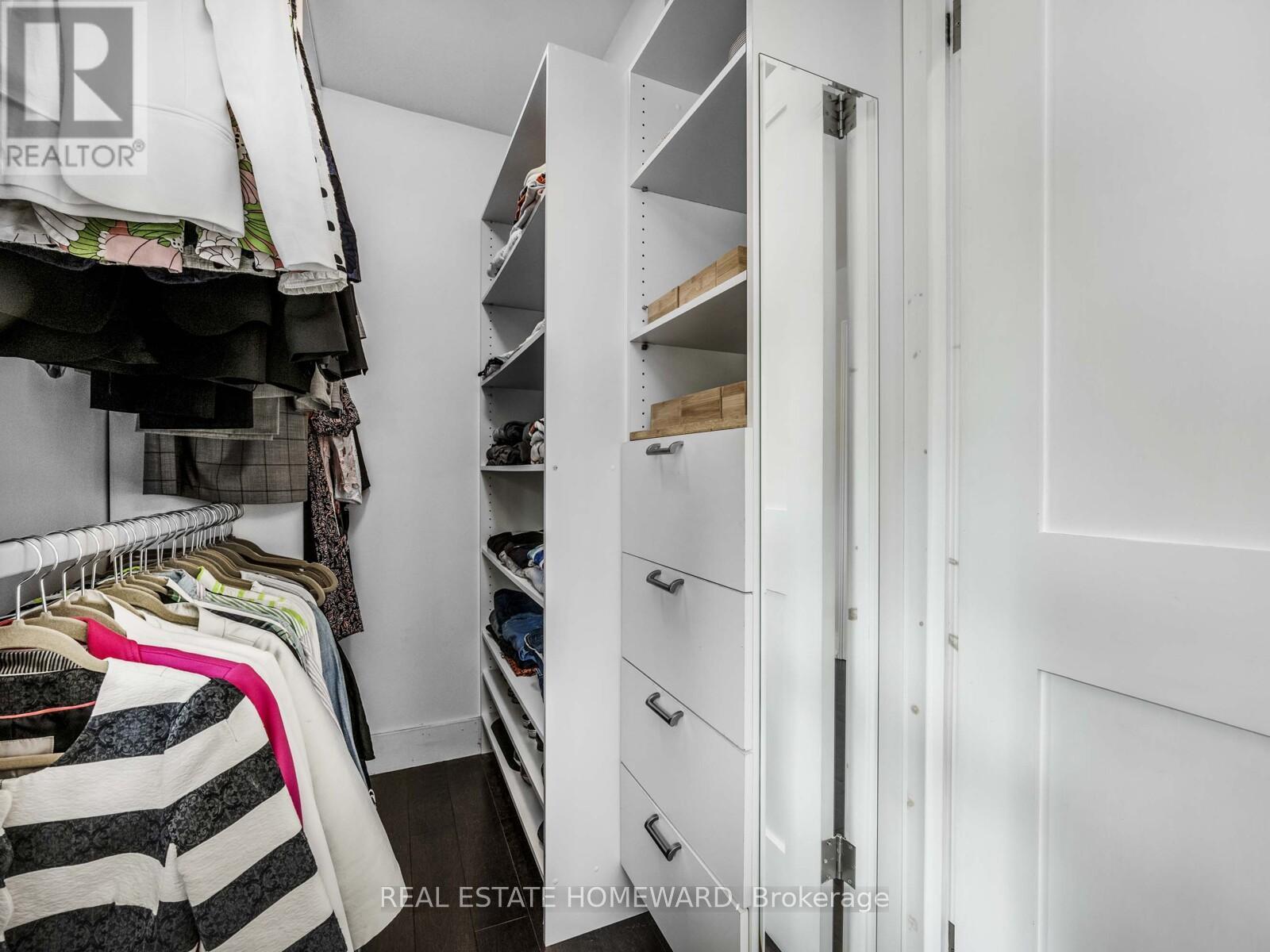 












258 ST CLEMENTS AVENUE

,
Toronto (Yonge-Eglinton),




Ontario
M5R1H5

