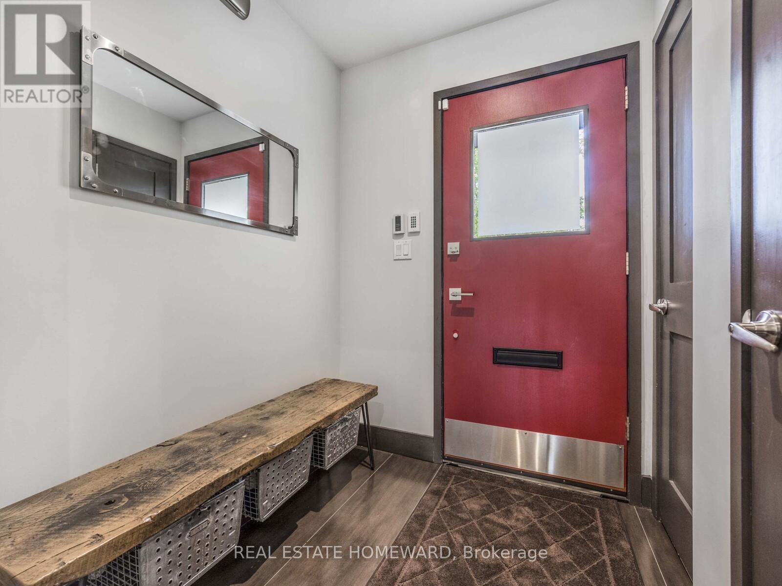 












258 ST CLEMENTS AVENUE

,
Toronto (Yonge-Eglinton),




Ontario
M5R1H5

