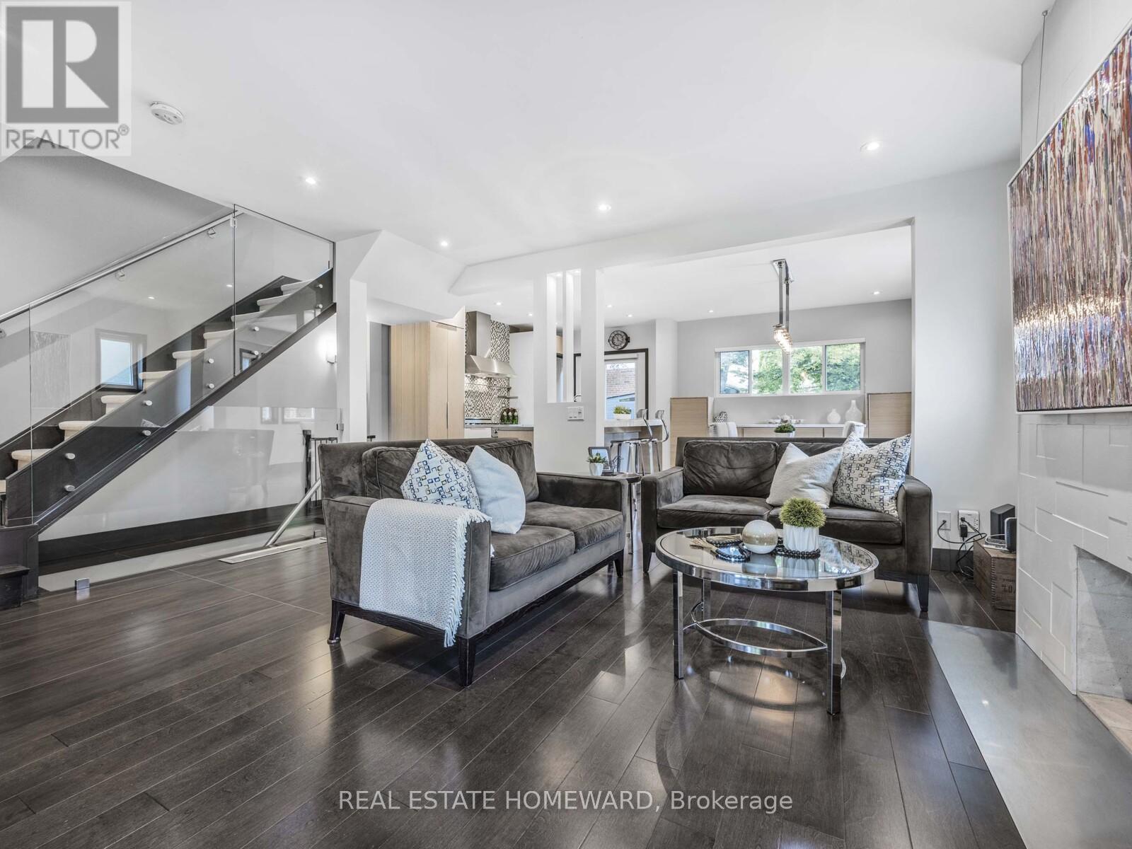 












258 ST CLEMENTS AVENUE

,
Toronto (Yonge-Eglinton),




Ontario
M5R1H5

