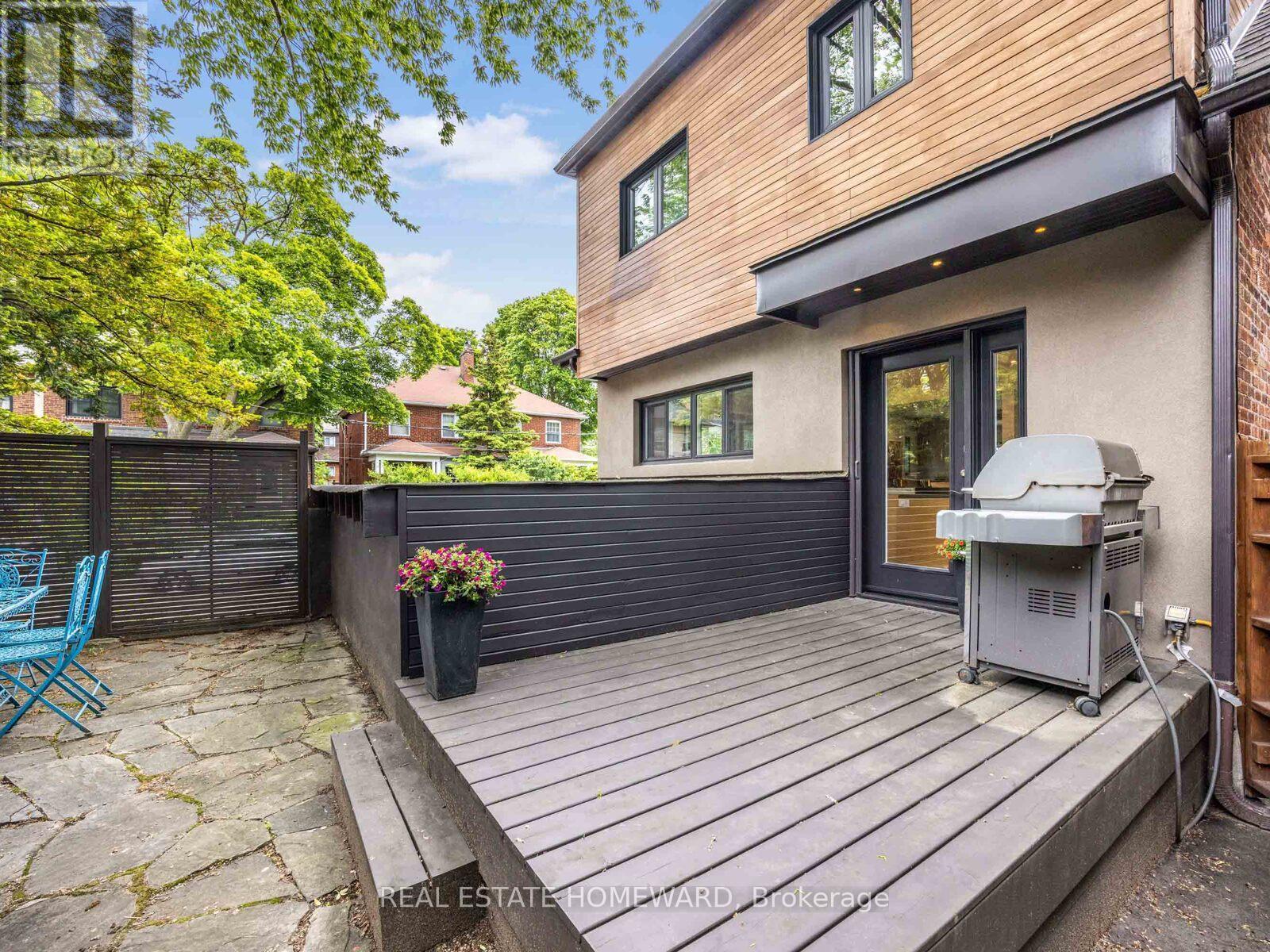 












258 ST CLEMENTS AVENUE

,
Toronto (Yonge-Eglinton),




Ontario
M5R1H5

