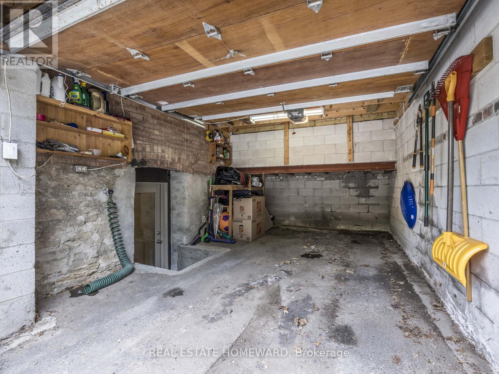 












258 ST CLEMENTS AVENUE

,
Toronto (Yonge-Eglinton),




Ontario
M5R1H5

