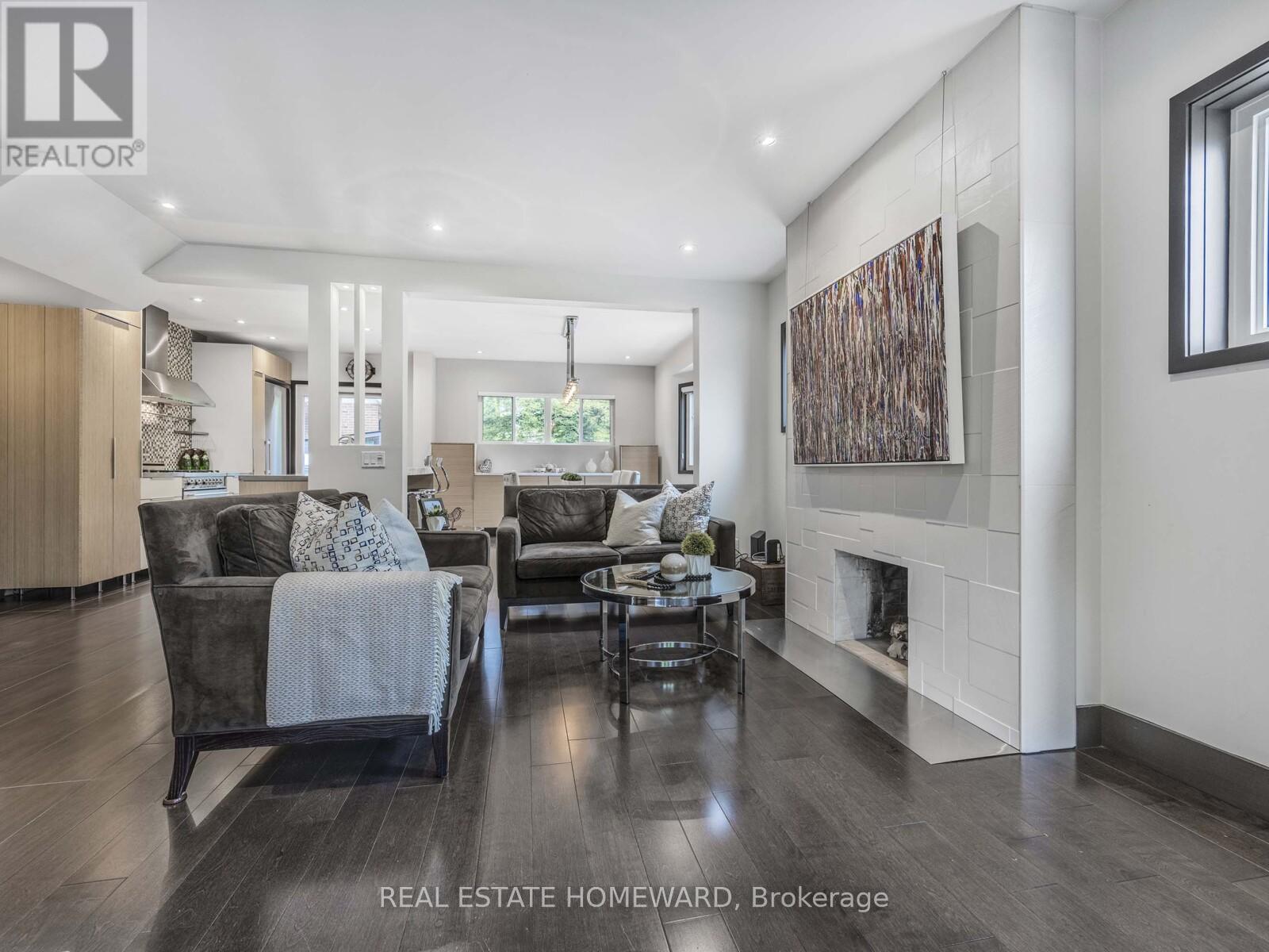 












258 ST CLEMENTS AVENUE

,
Toronto (Yonge-Eglinton),




Ontario
M5R1H5

