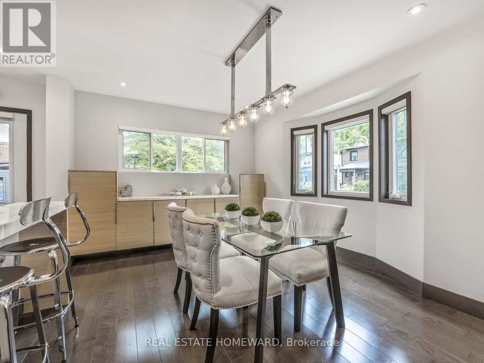 












258 ST CLEMENTS AVENUE

,
Toronto (Yonge-Eglinton),




Ontario
M5R1H5

