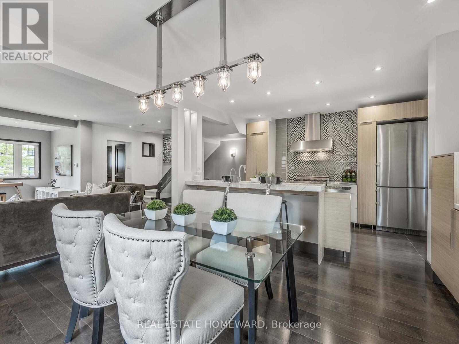 












258 ST CLEMENTS AVENUE

,
Toronto (Yonge-Eglinton),




Ontario
M5R1H5

