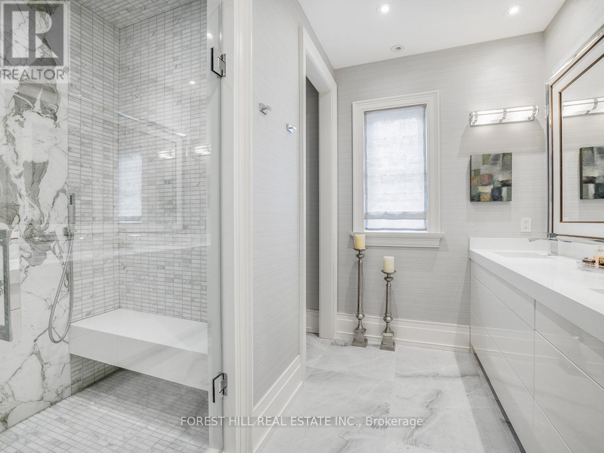 












19 VESTA DRIVE

,
Toronto (Forest Hill South),




Ontario
M5P2Z4

