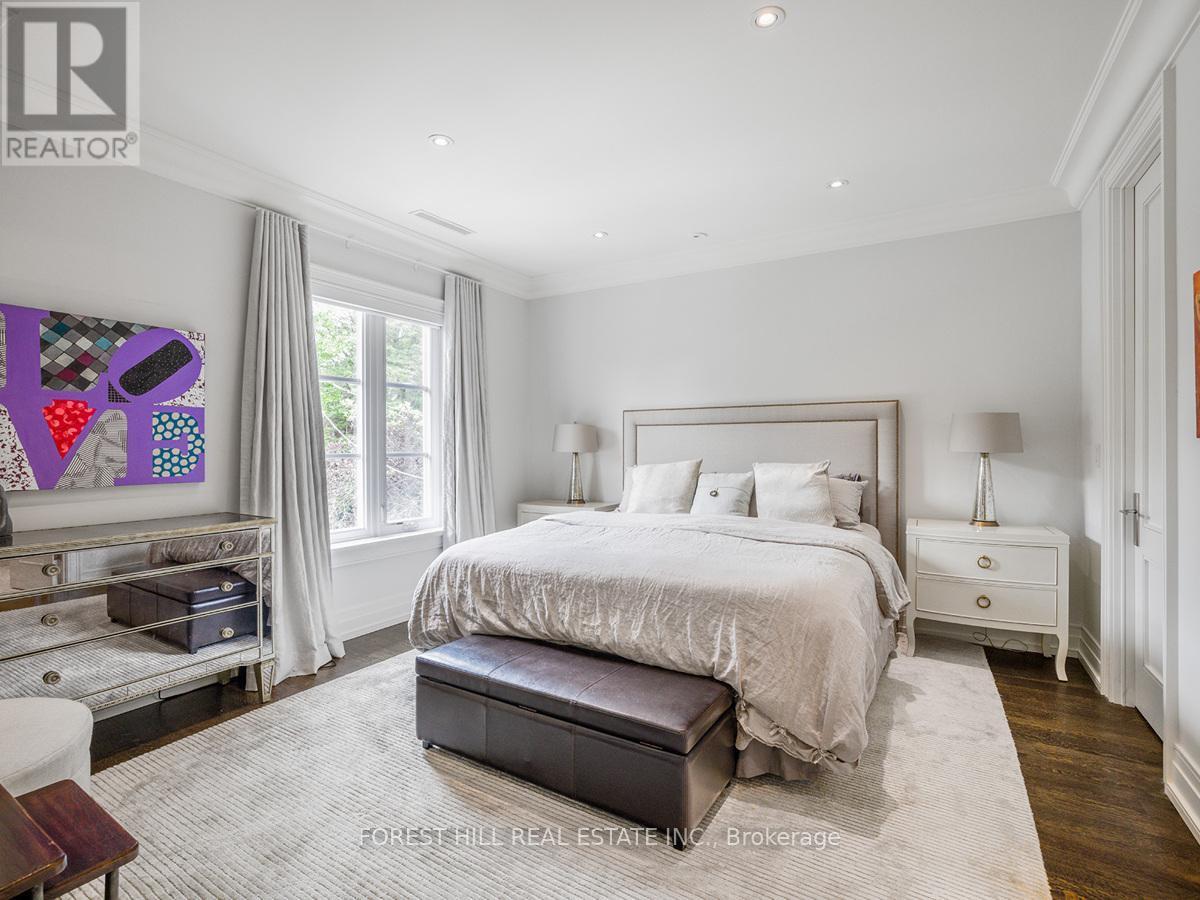 












19 VESTA DRIVE

,
Toronto (Forest Hill South),




Ontario
M5P2Z4

