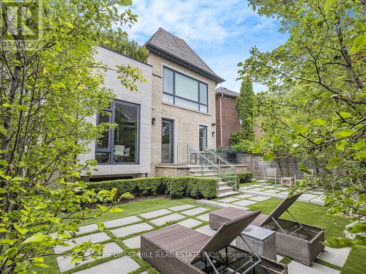 












19 VESTA DRIVE

,
Toronto (Forest Hill South),




Ontario
M5P2Z4

