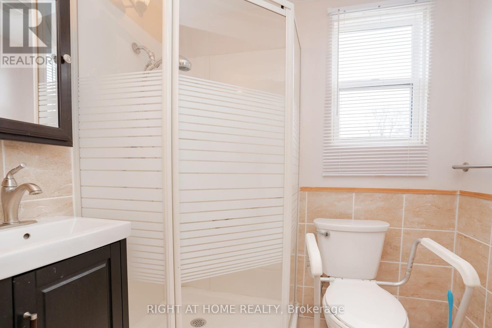 












610 LAUDER AVENUE

,
Toronto (Oakwood Village),




Ontario
M6E3J7

