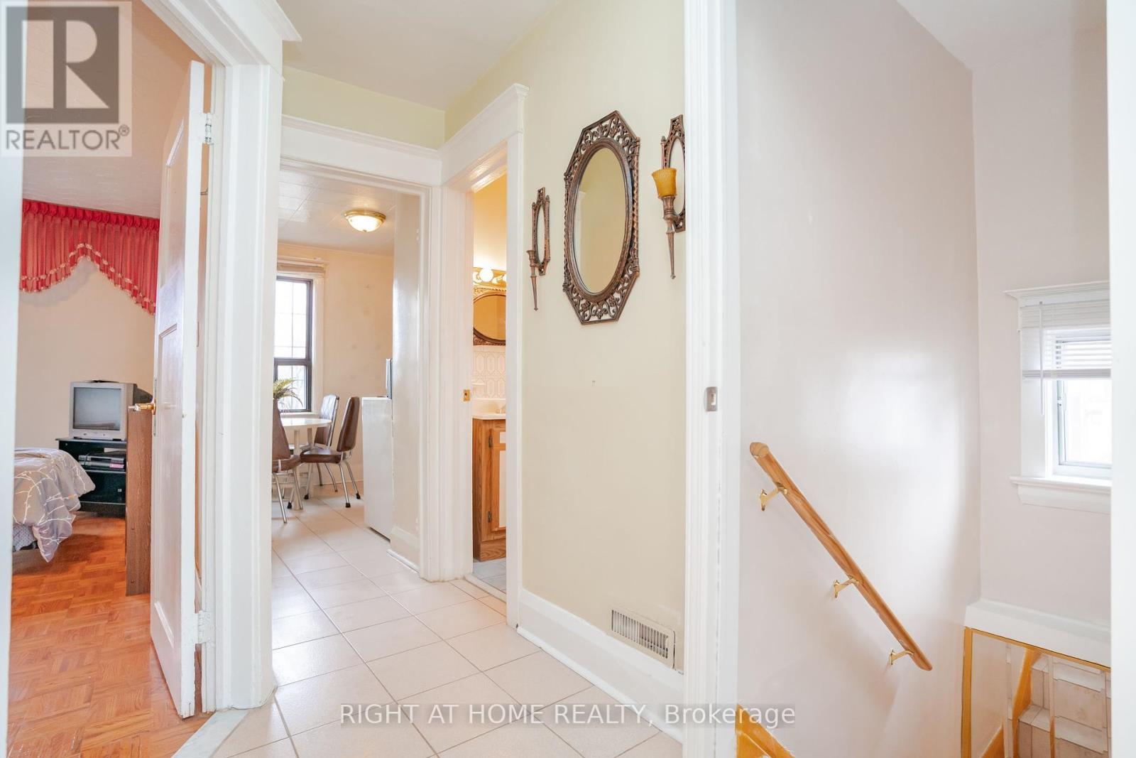 












610 LAUDER AVENUE

,
Toronto (Oakwood Village),




Ontario
M6E3J7

