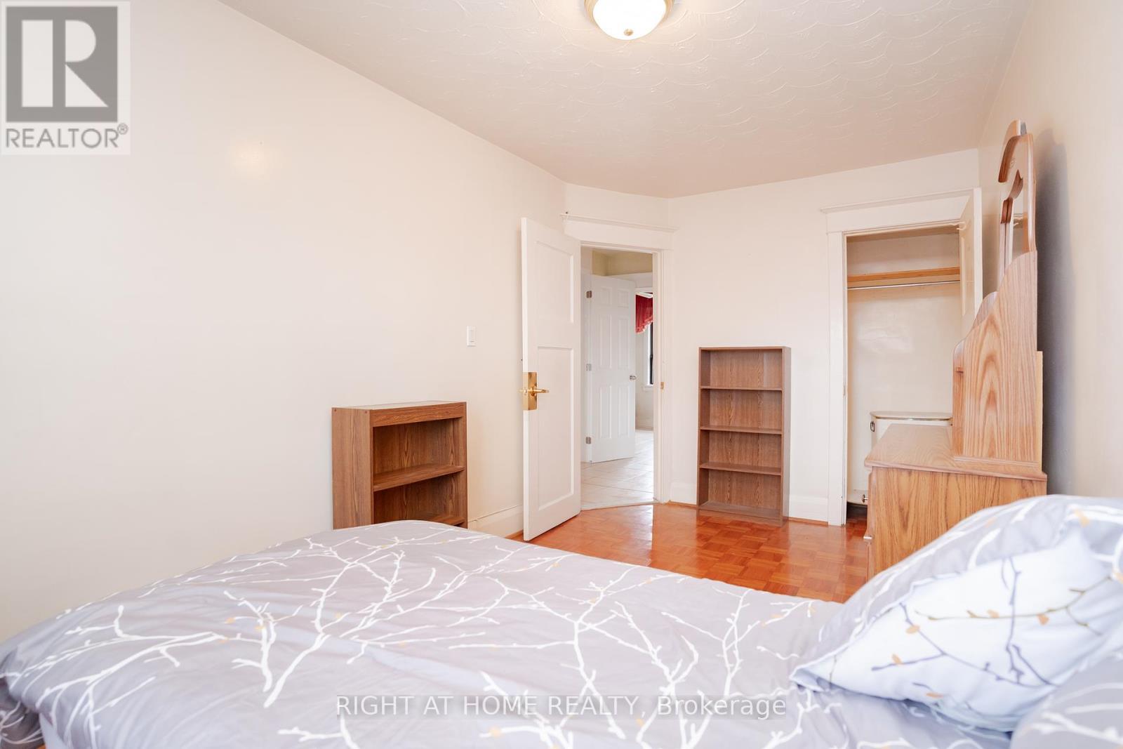 












610 LAUDER AVENUE

,
Toronto (Oakwood Village),




Ontario
M6E3J7

