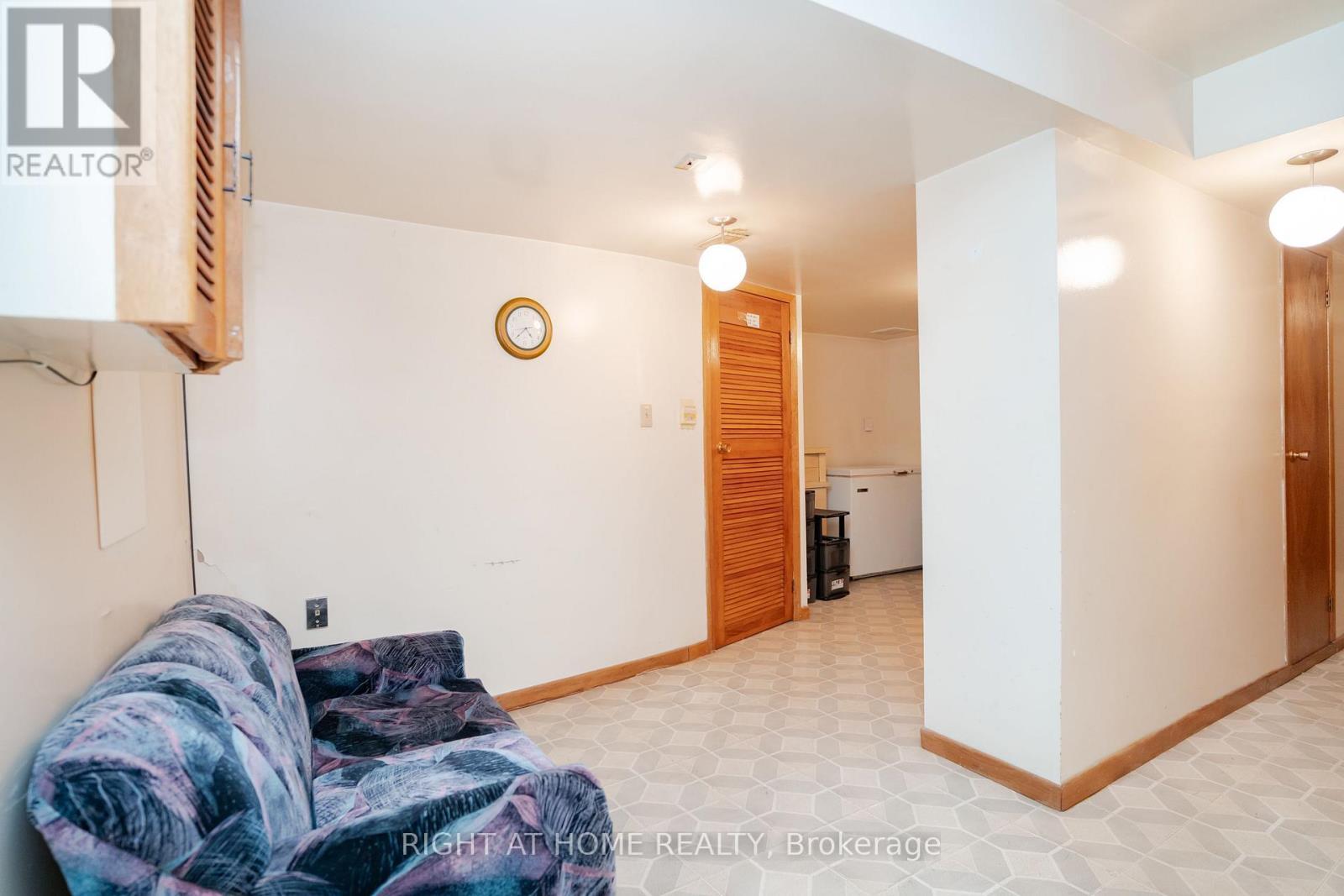 












610 LAUDER AVENUE

,
Toronto (Oakwood Village),




Ontario
M6E3J7

