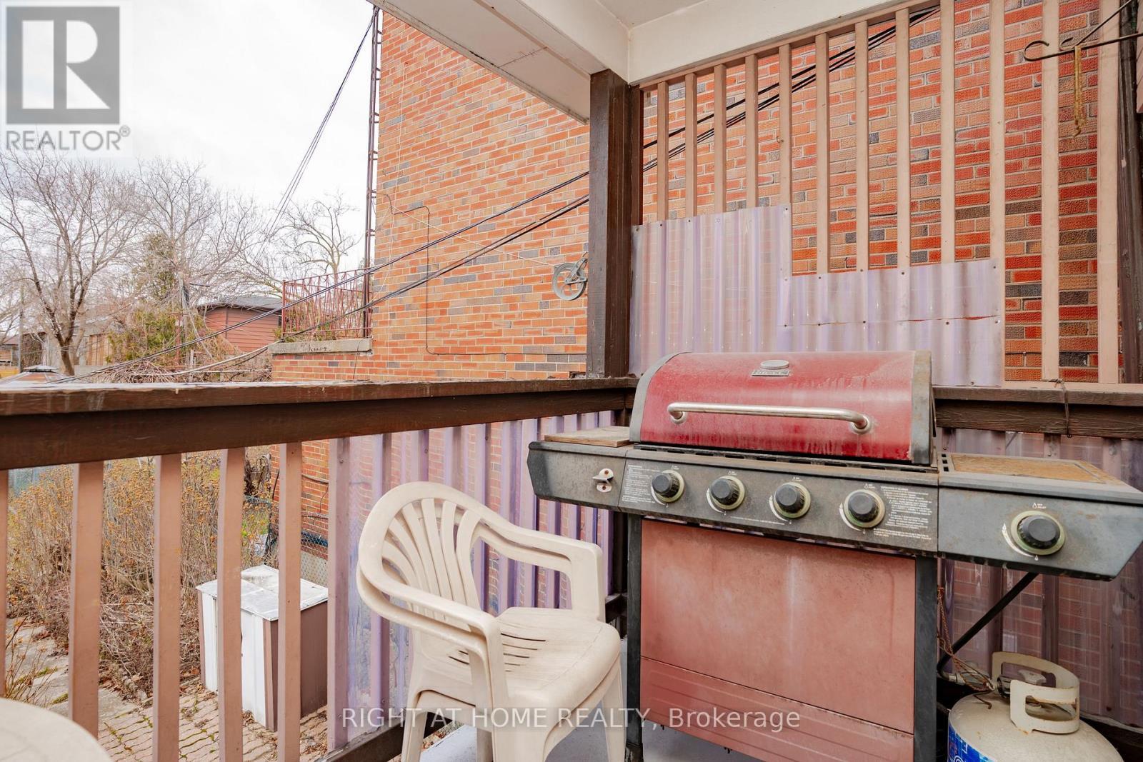 












610 LAUDER AVENUE

,
Toronto (Oakwood Village),




Ontario
M6E3J7

