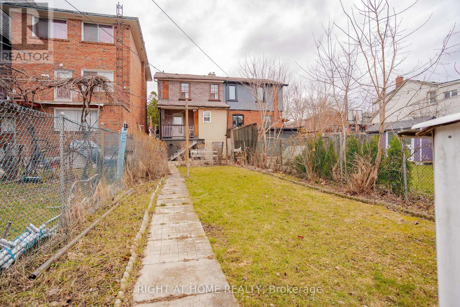 












610 LAUDER AVENUE

,
Toronto (Oakwood Village),




Ontario
M6E3J7

