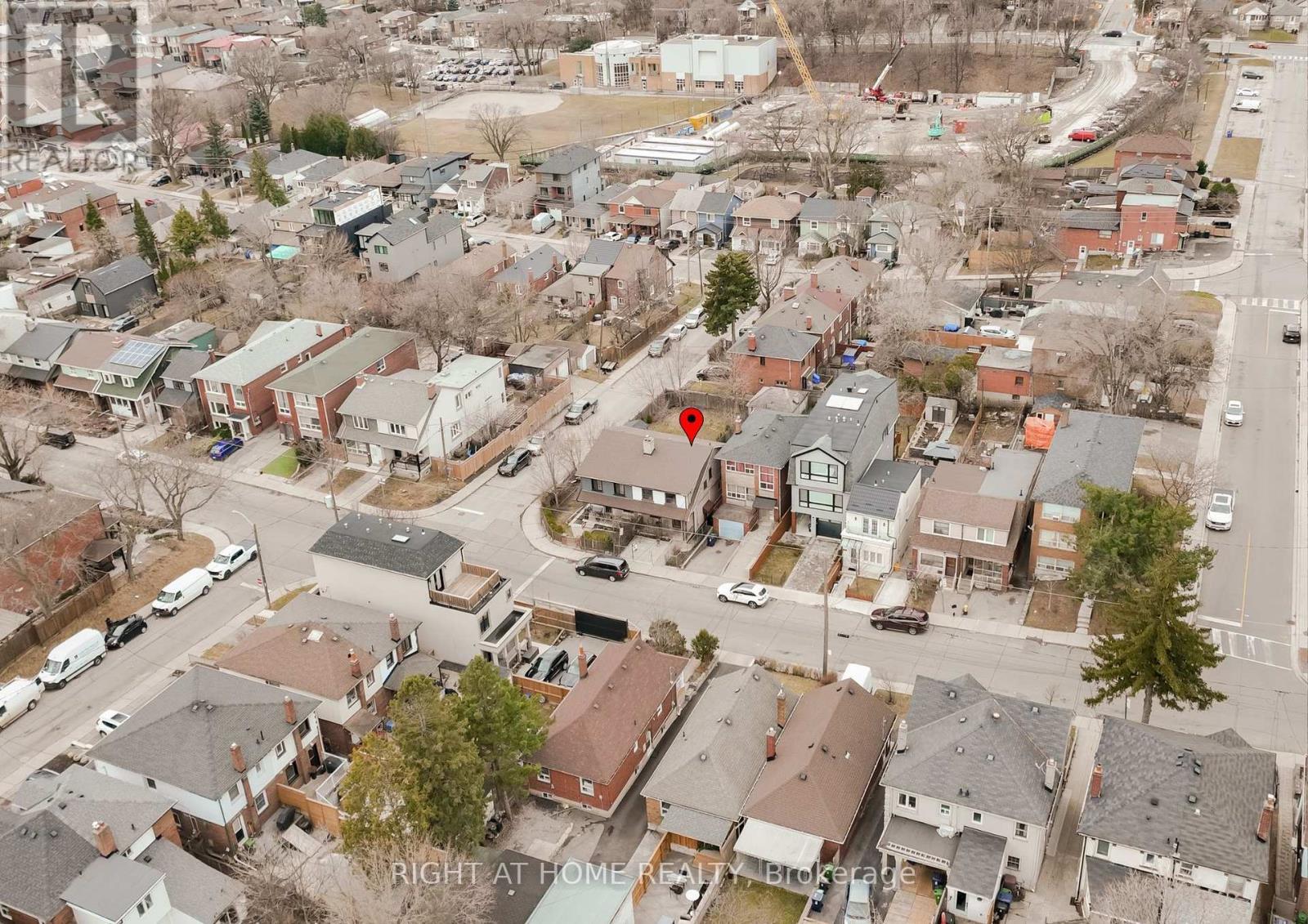 












610 LAUDER AVENUE

,
Toronto (Oakwood Village),




Ontario
M6E3J7

