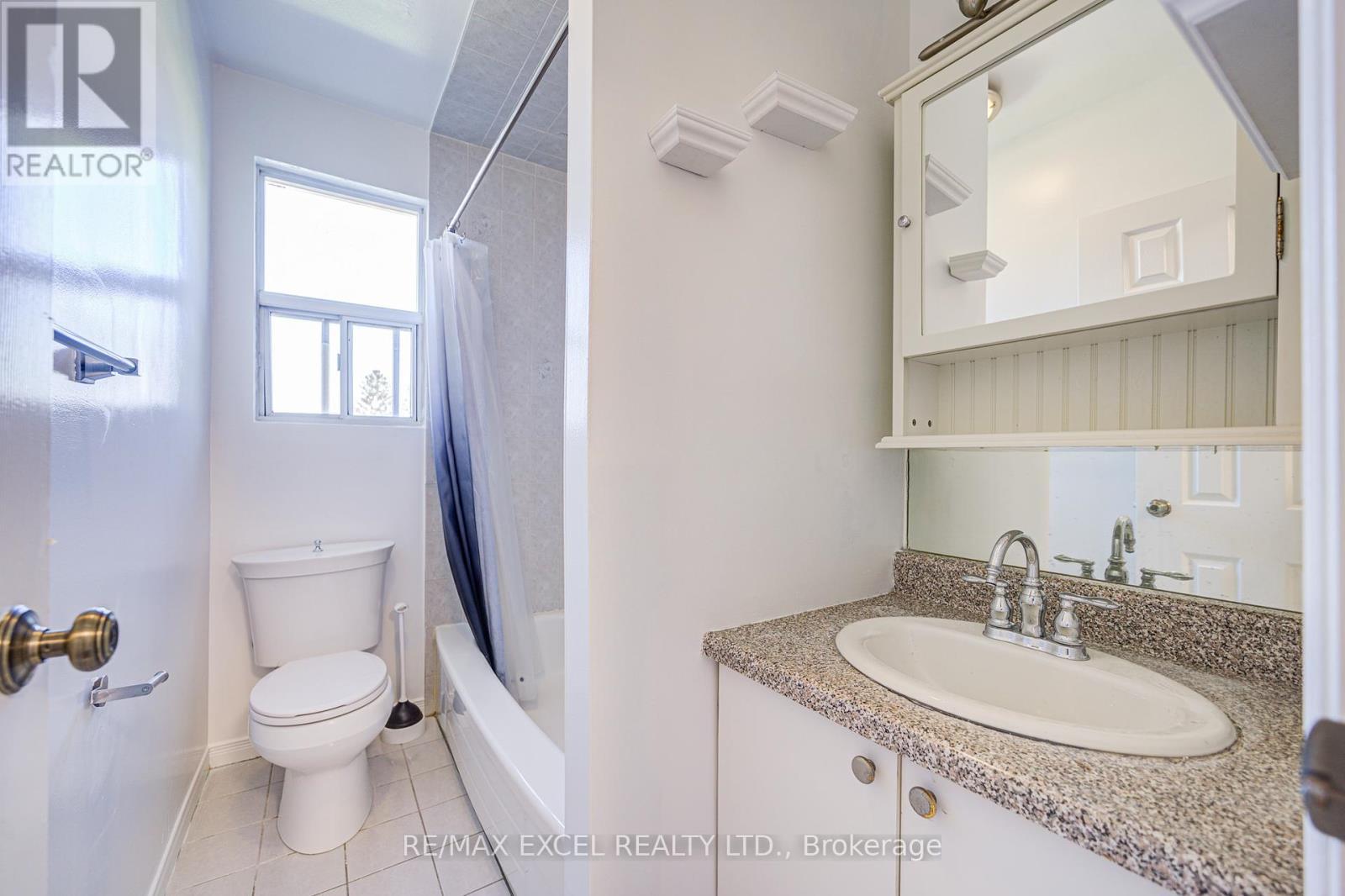 












523 DELAWARE AVENUE

,
Toronto (Wychwood),




Ontario
M6H2V3

