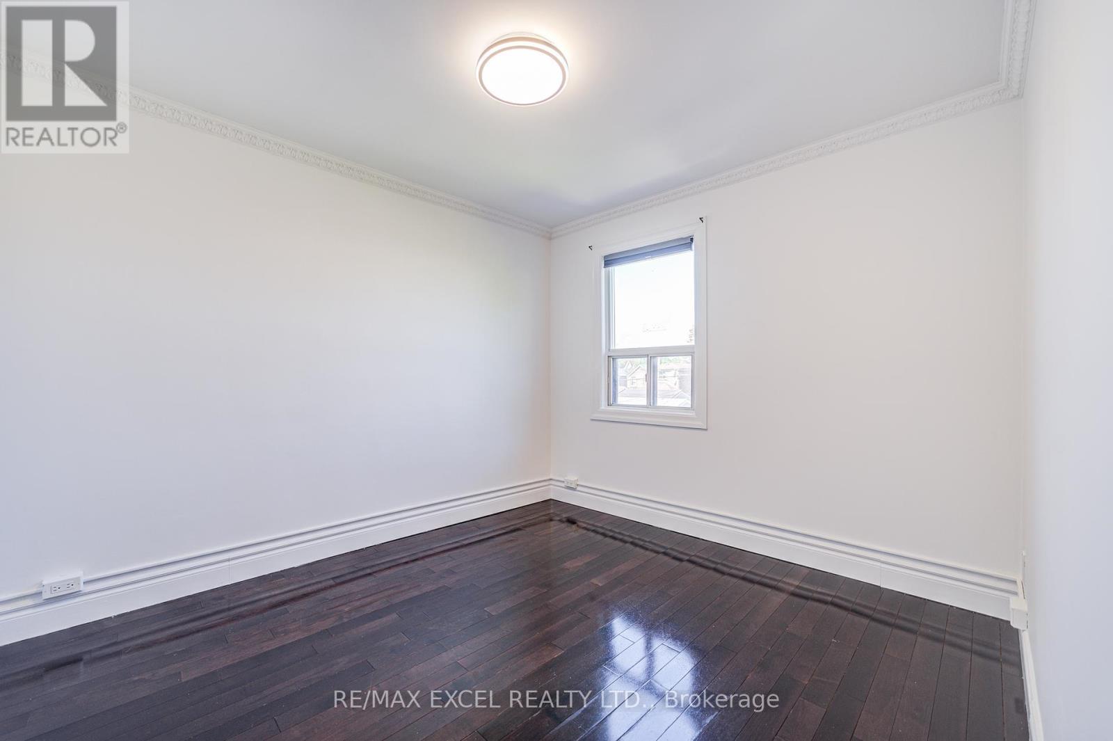 












523 DELAWARE AVENUE

,
Toronto (Wychwood),




Ontario
M6H2V3


