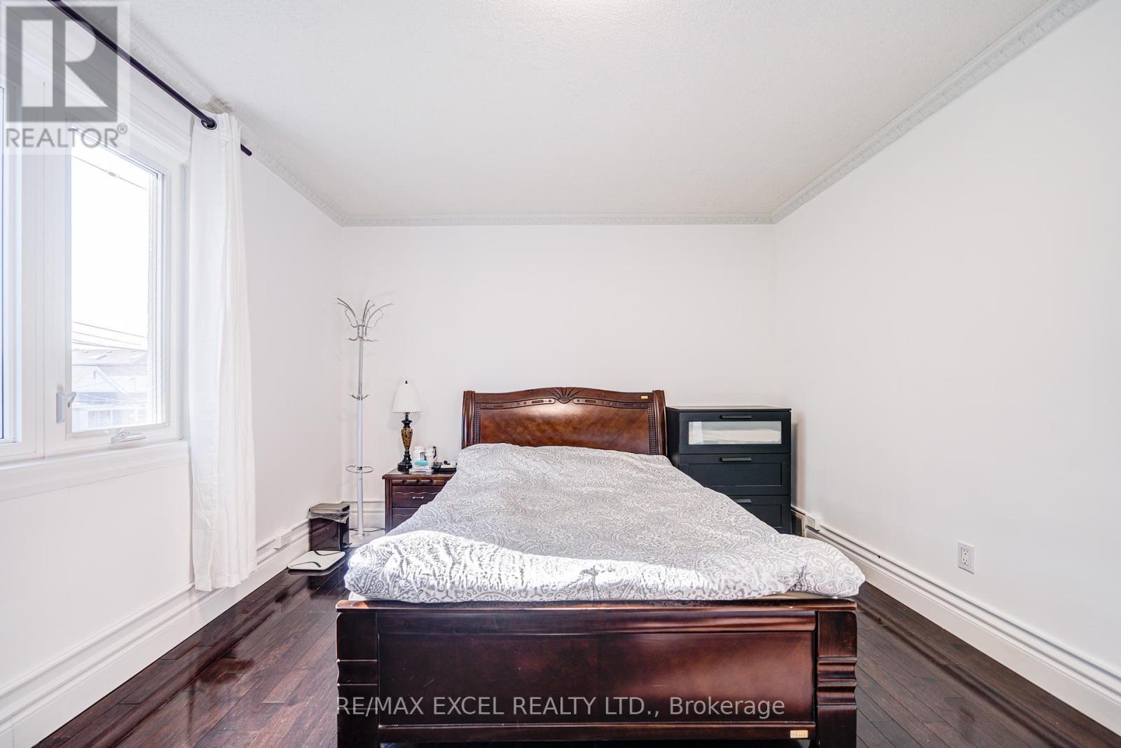 












523 DELAWARE AVENUE

,
Toronto (Wychwood),




Ontario
M6H2V3

