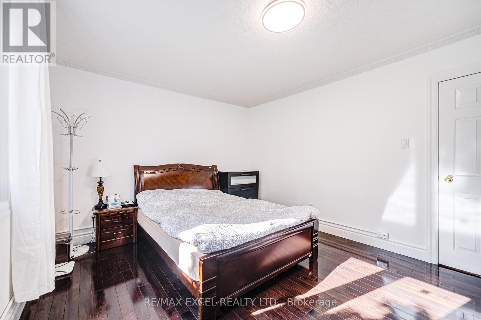 












523 DELAWARE AVENUE

,
Toronto (Wychwood),




Ontario
M6H2V3

