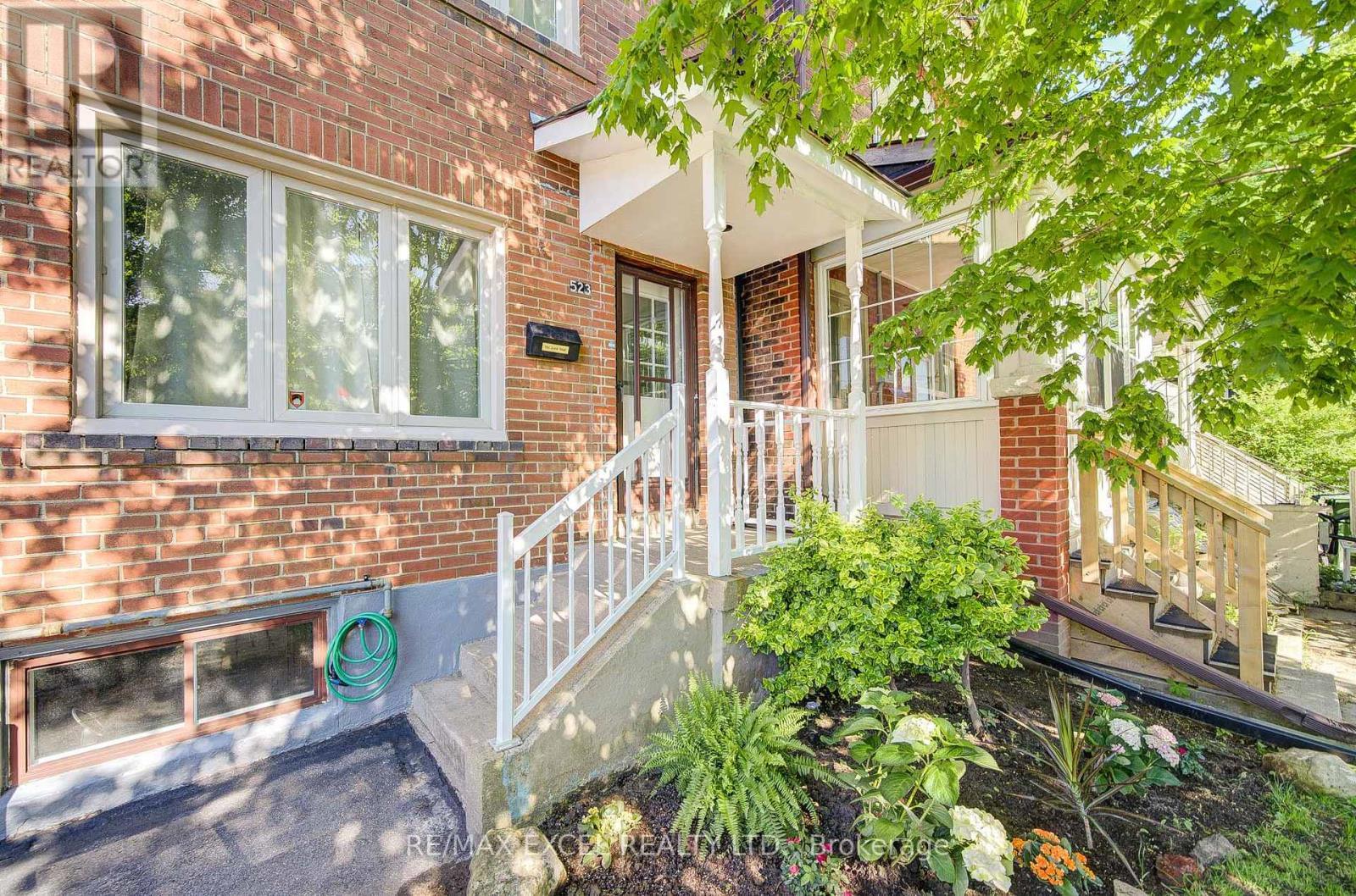 












523 DELAWARE AVENUE

,
Toronto (Wychwood),




Ontario
M6H2V3

