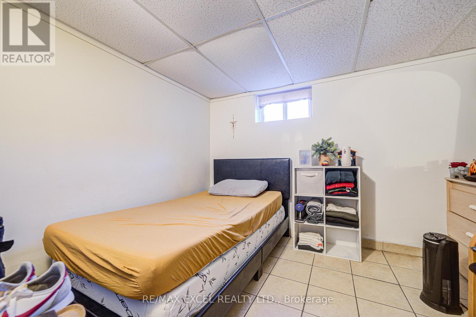 












523 DELAWARE AVENUE

,
Toronto (Wychwood),




Ontario
M6H2V3

