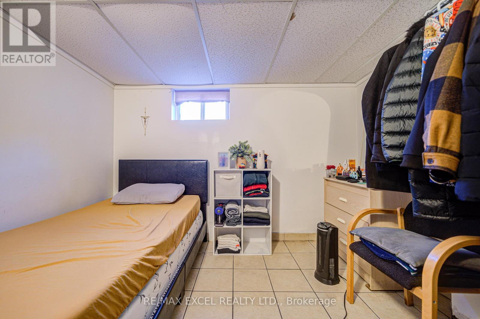 












523 DELAWARE AVENUE

,
Toronto (Wychwood),




Ontario
M6H2V3

