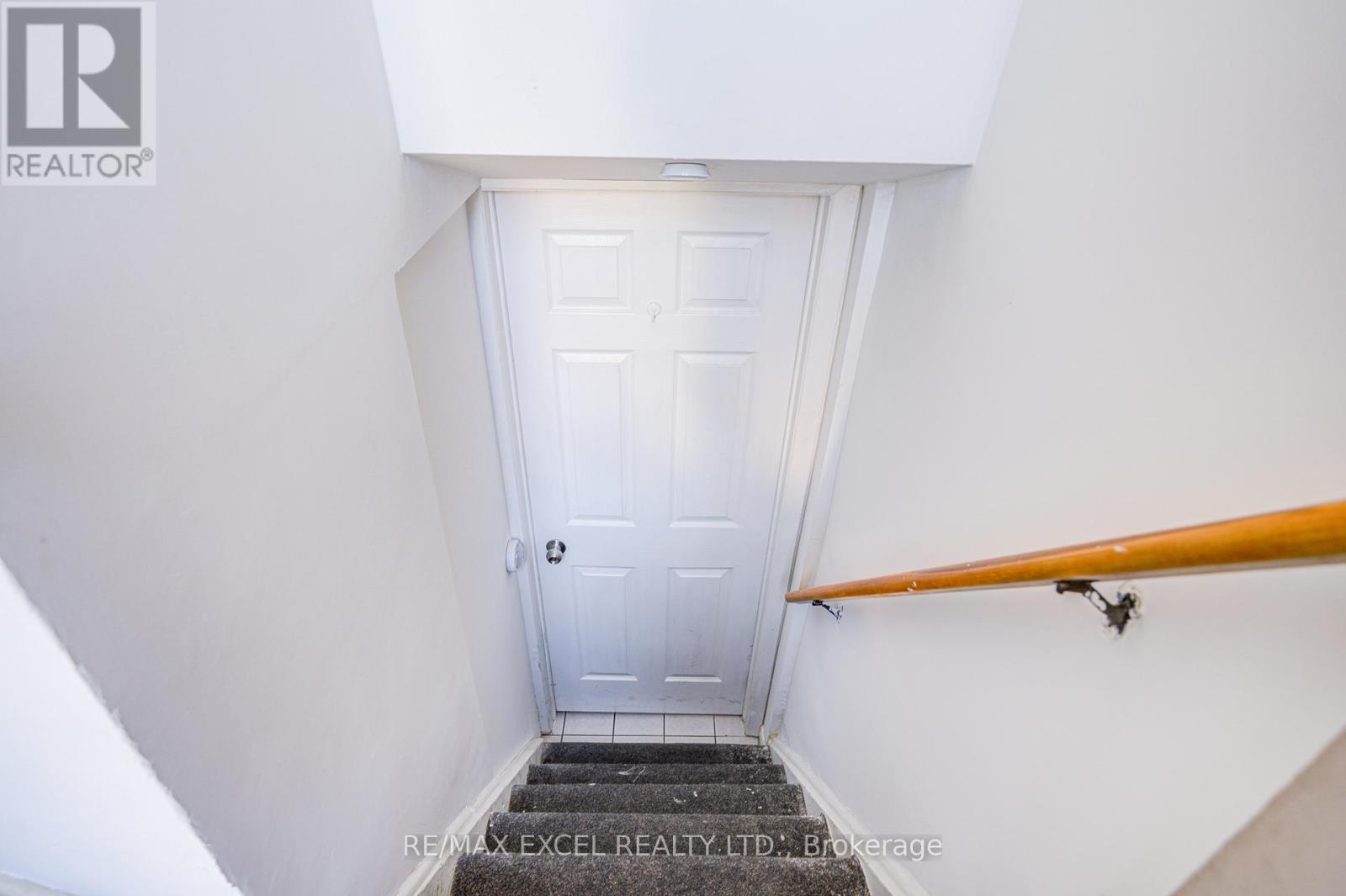 












523 DELAWARE AVENUE

,
Toronto (Wychwood),




Ontario
M6H2V3


