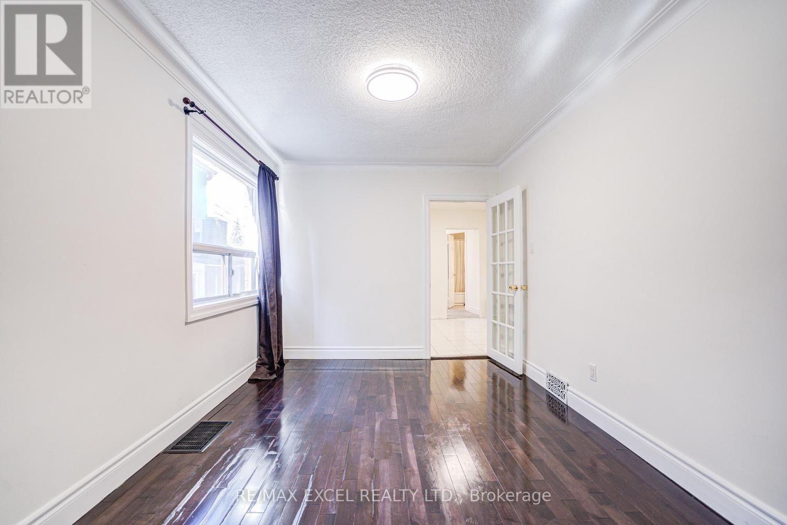 












523 DELAWARE AVENUE

,
Toronto (Wychwood),




Ontario
M6H2V3

