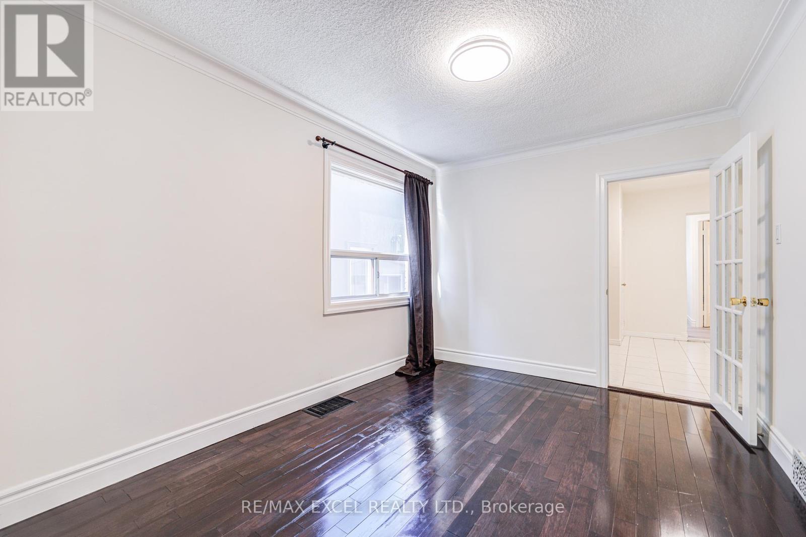












523 DELAWARE AVENUE

,
Toronto (Wychwood),




Ontario
M6H2V3

